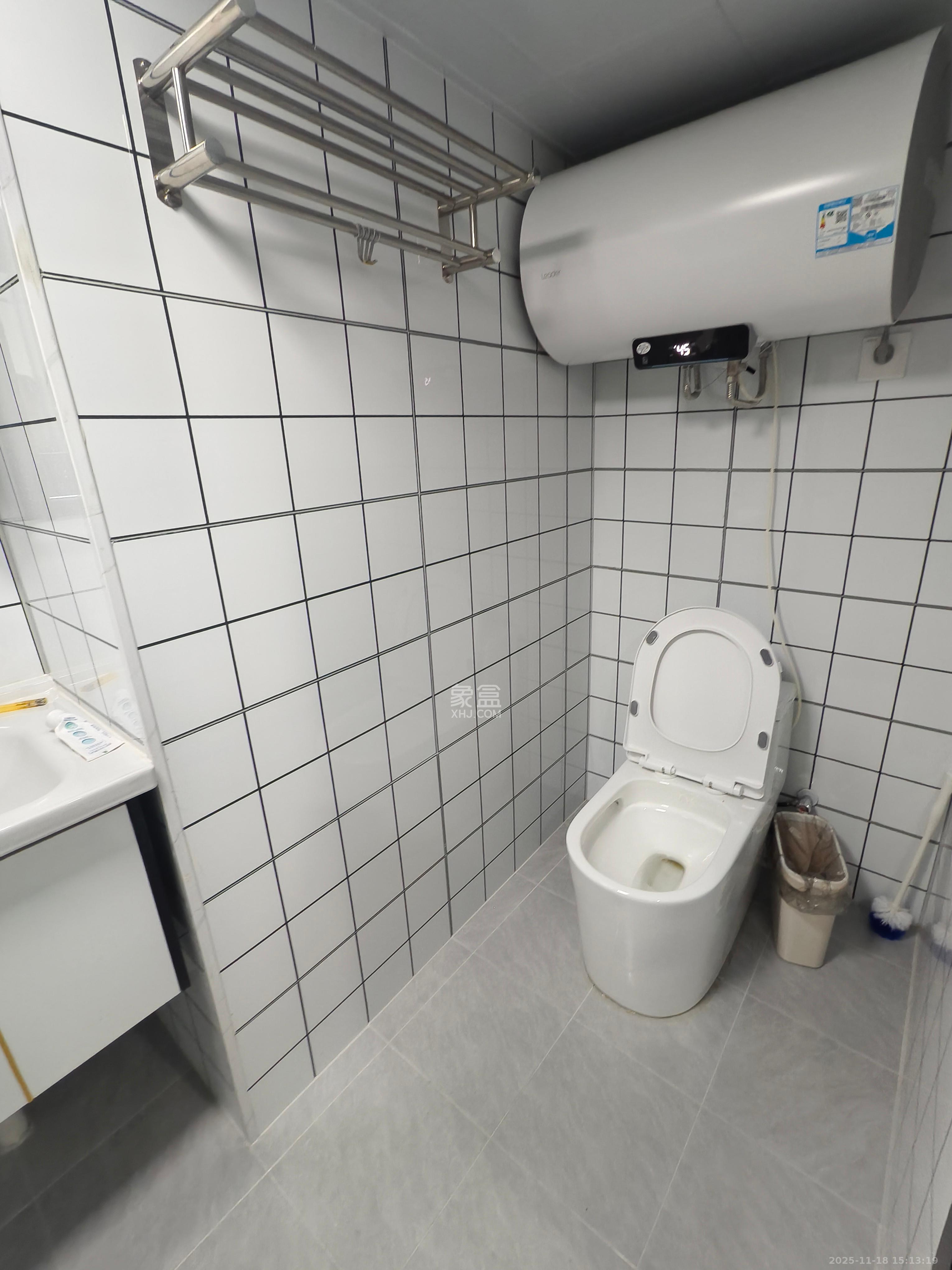 绿地V岛 1室1厅1卫 2300.0元/月 绿地V岛 1室1厅1卫 2300.0元/月室内图