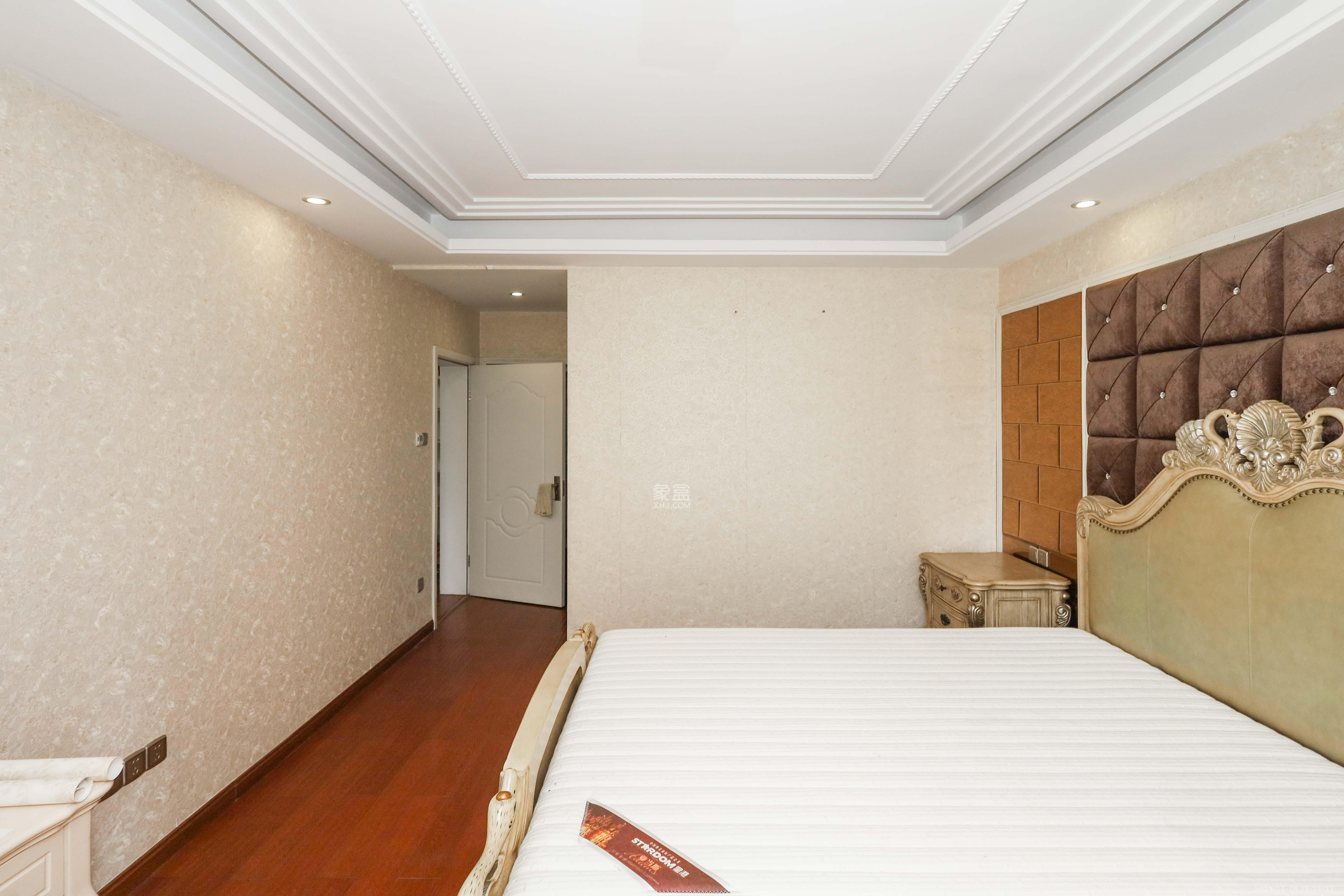 保利麓谷林语D区 3室2厅2卫 199.0万 保利麓谷林语D区 3室2厅2卫 199.0万卧室