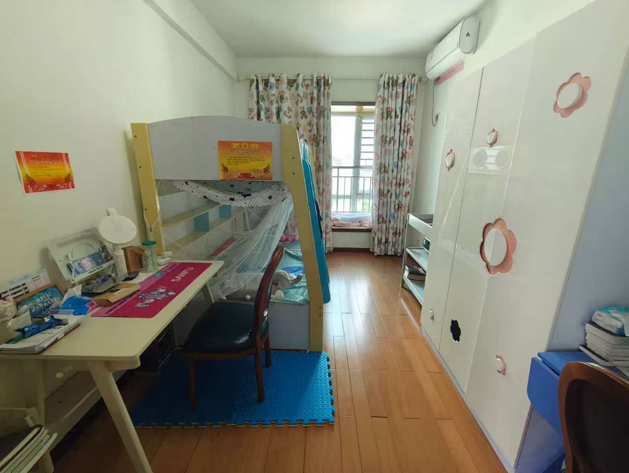 奥林匹克花园 3室2厅2卫 230.0万 奥林匹克花园 3室2厅2卫 230.0万客厅