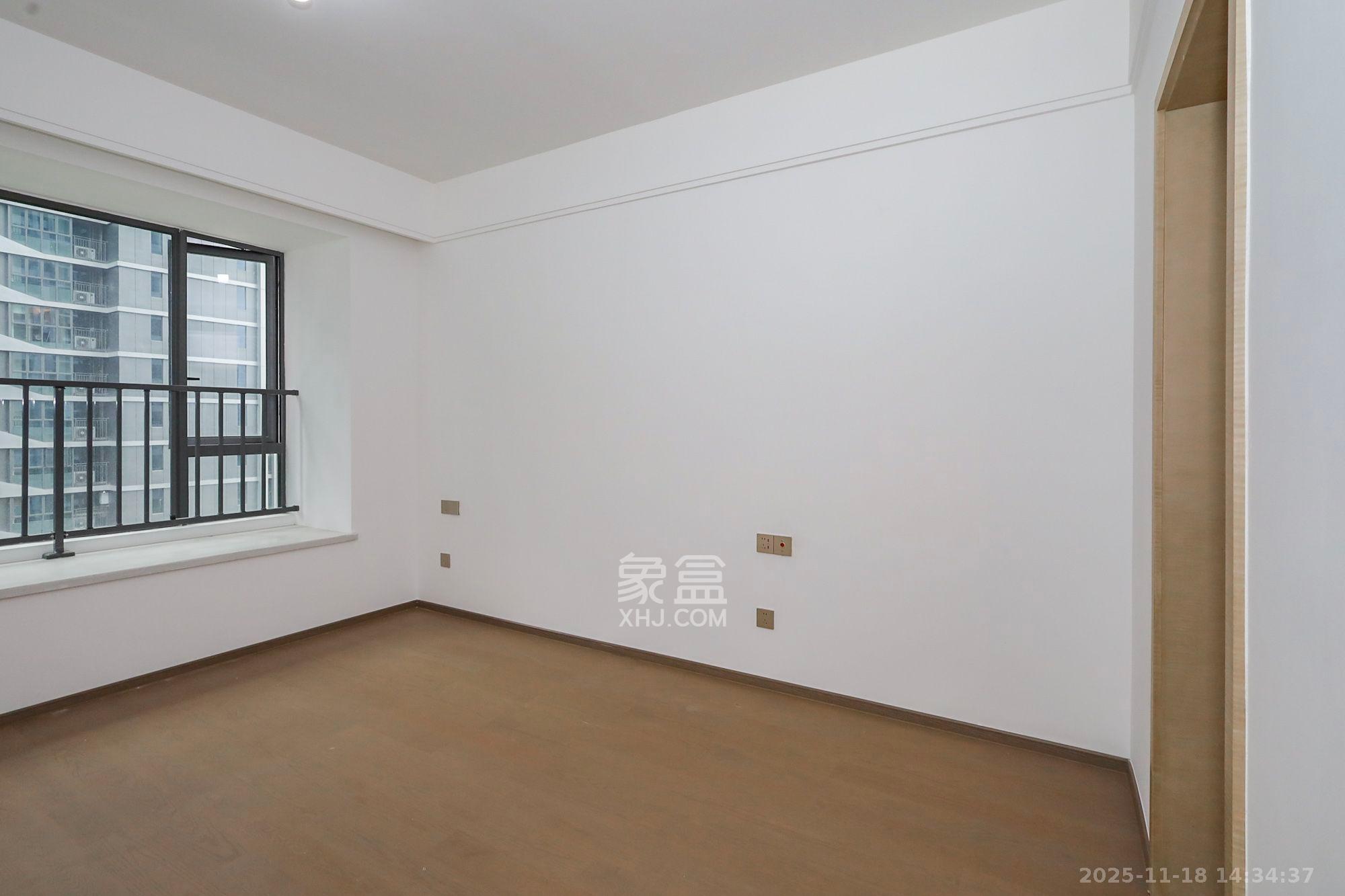 复地滨江金融中心  4室2厅2卫    4200.0元/月室内图