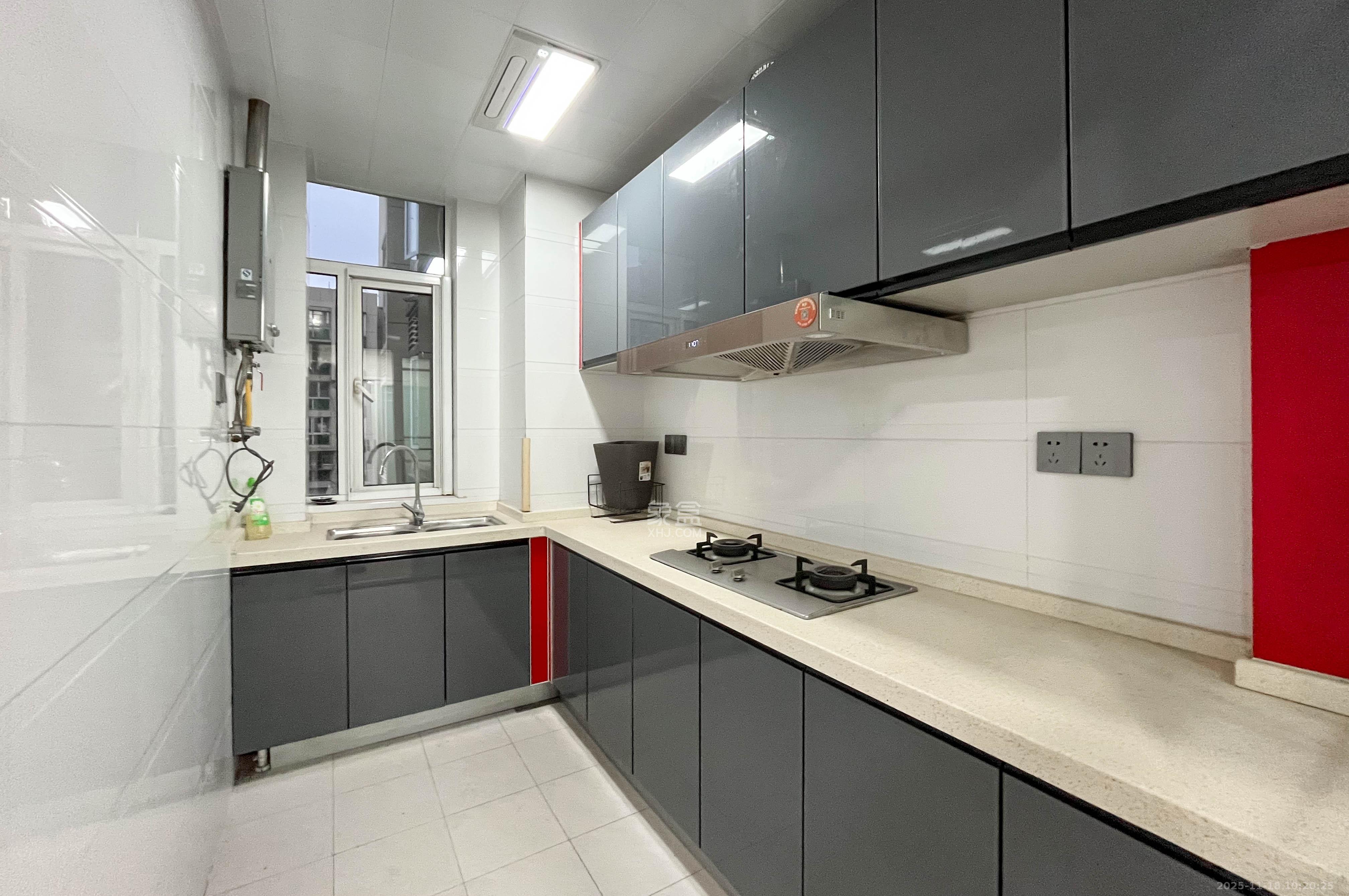 湘麓国际 3室2厅2卫 93.8万 湘麓国际 3室2厅2卫 93.8万厨房