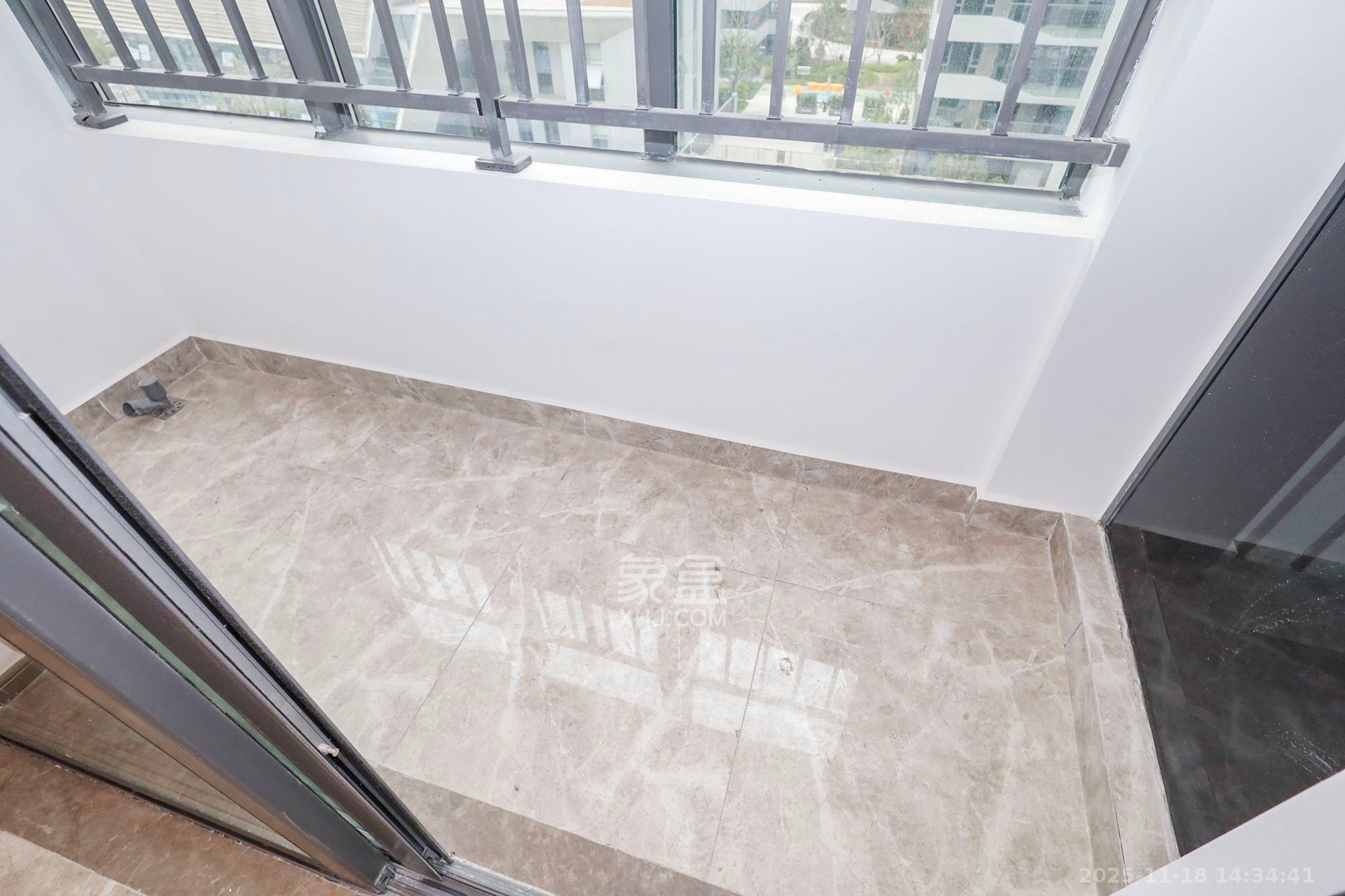 复地滨江金融中心 4室2厅2卫 4200.0元/月 复地滨江金融中心 4室2厅2卫 4200.0元/月室内图