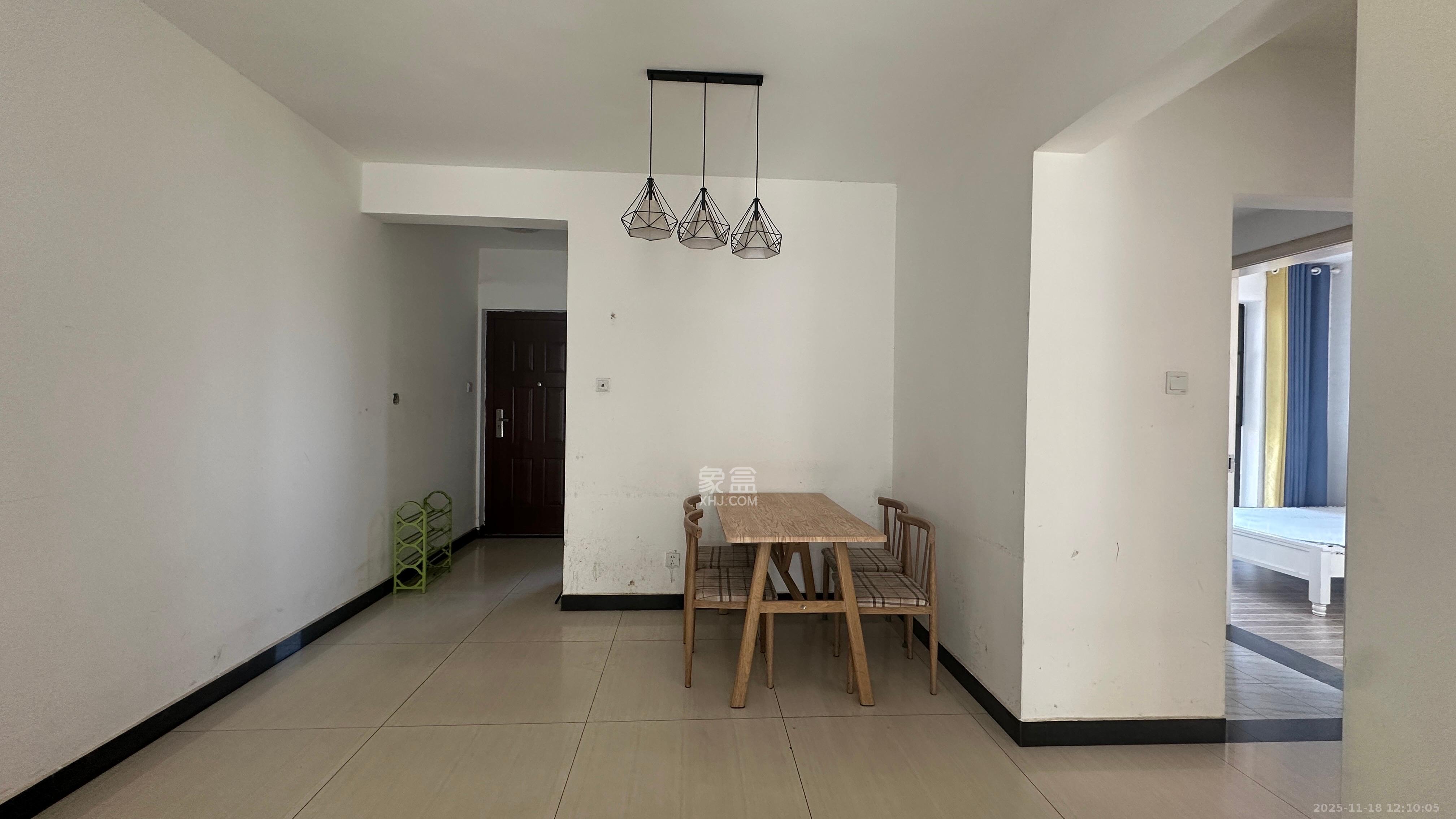 新城国际花都  3室2厅1卫    1800.0元/月室内图