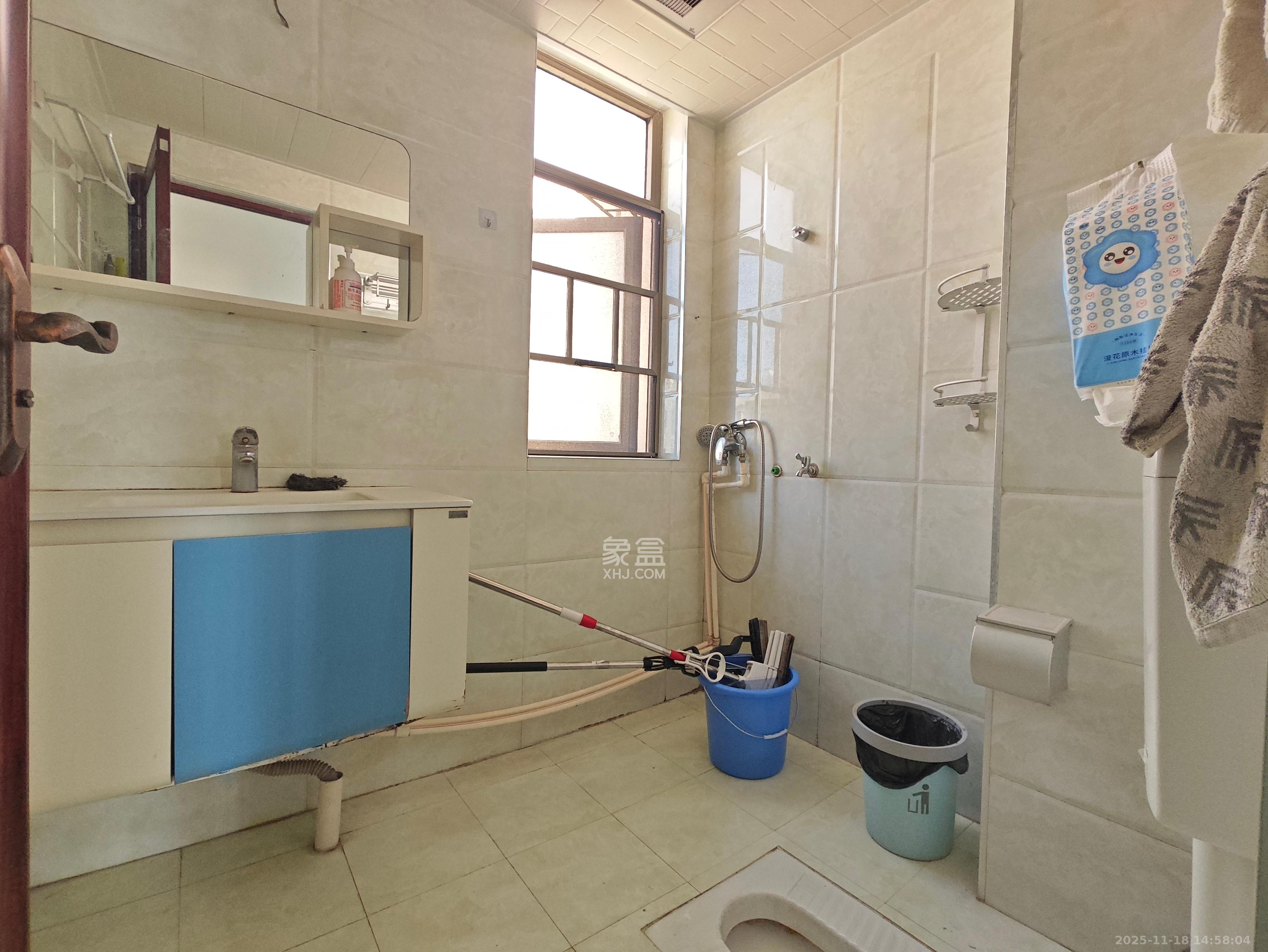 米兰春天  4室2厅2卫    2000.0元/月室内图