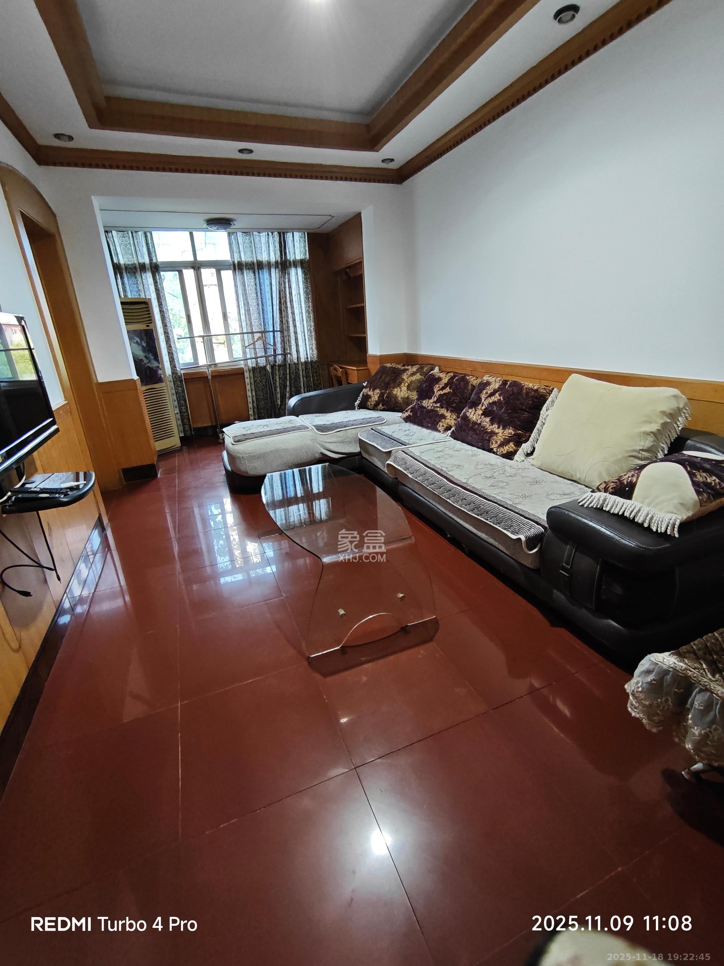 望月湖小区三片  2室2厅1卫    1900.0元/月