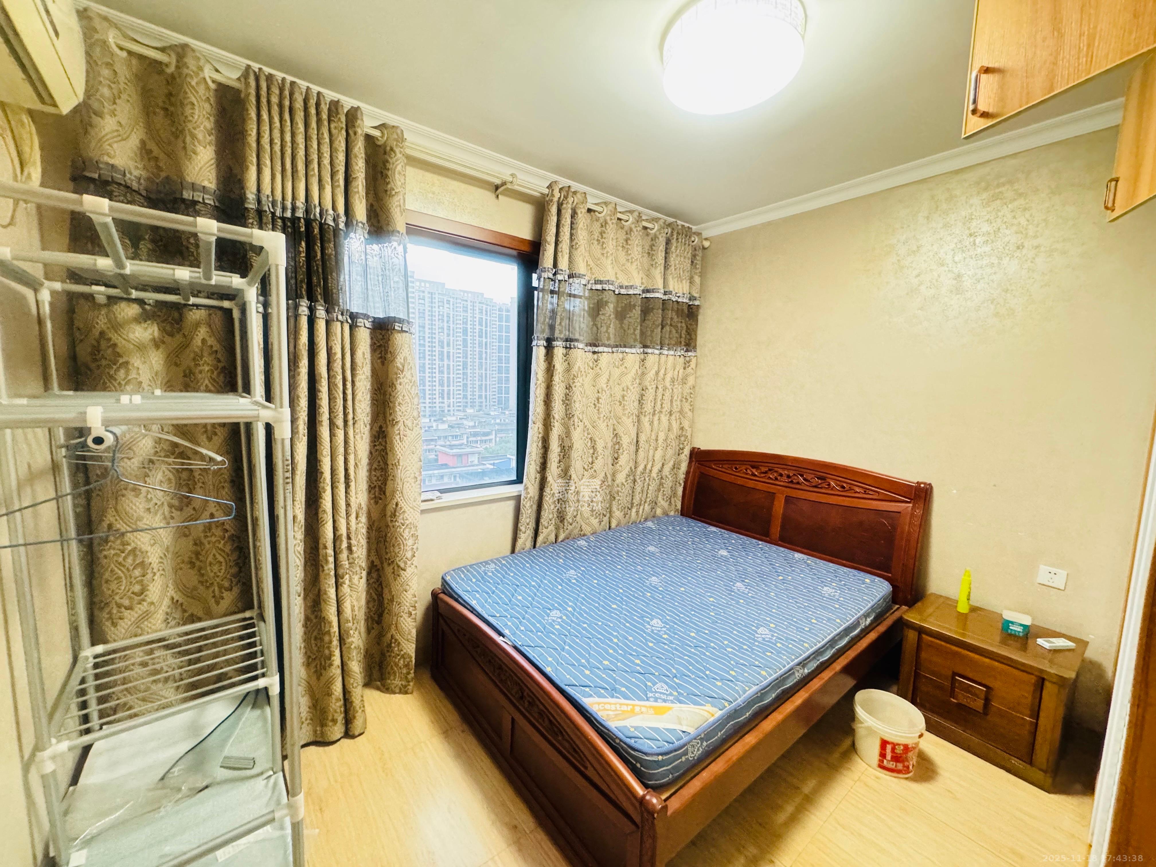 泰龙华府  3室2厅2卫    2200.0元/月室内图