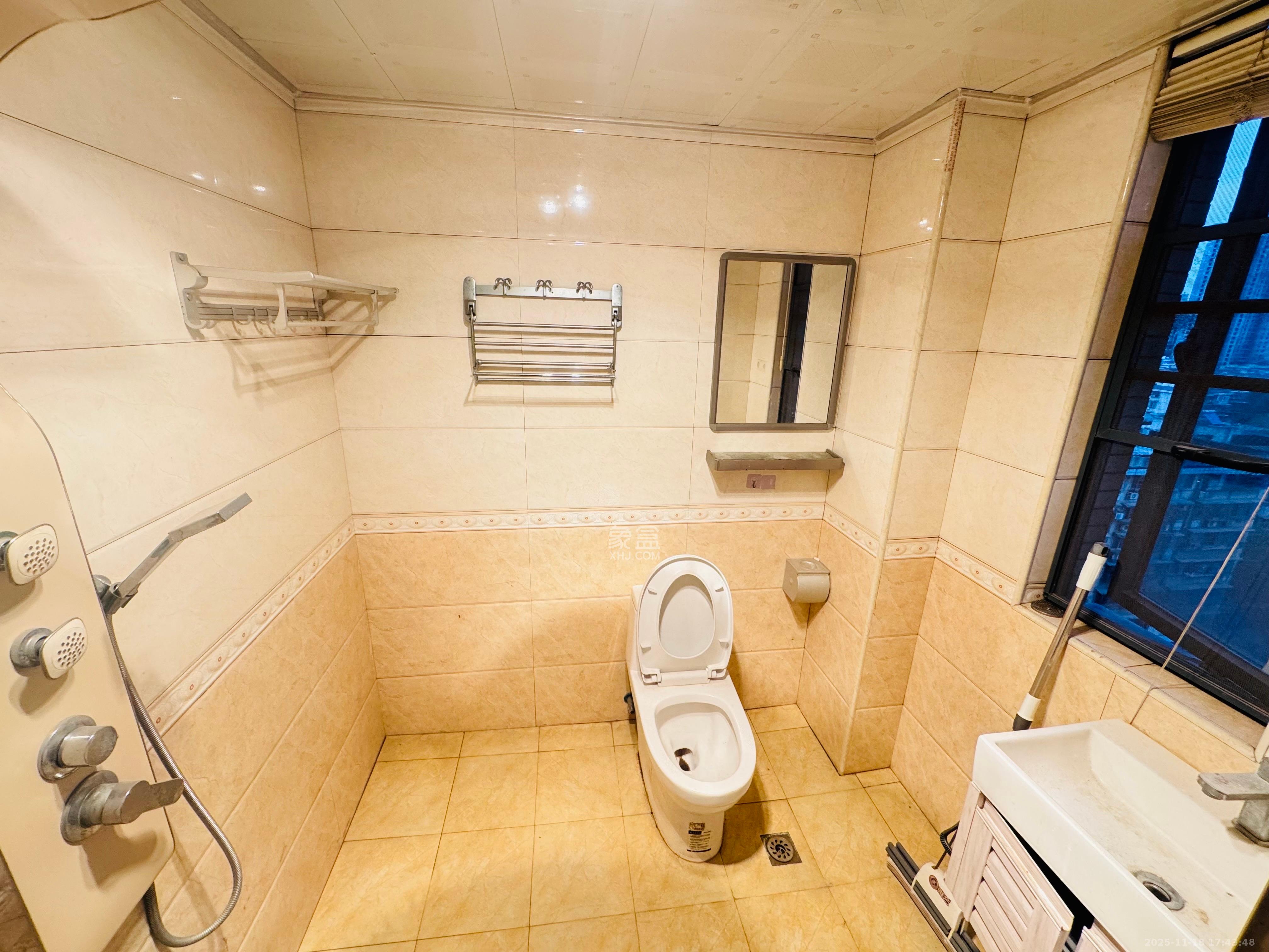 泰龙华府  3室2厅2卫    2200.0元/月室内图