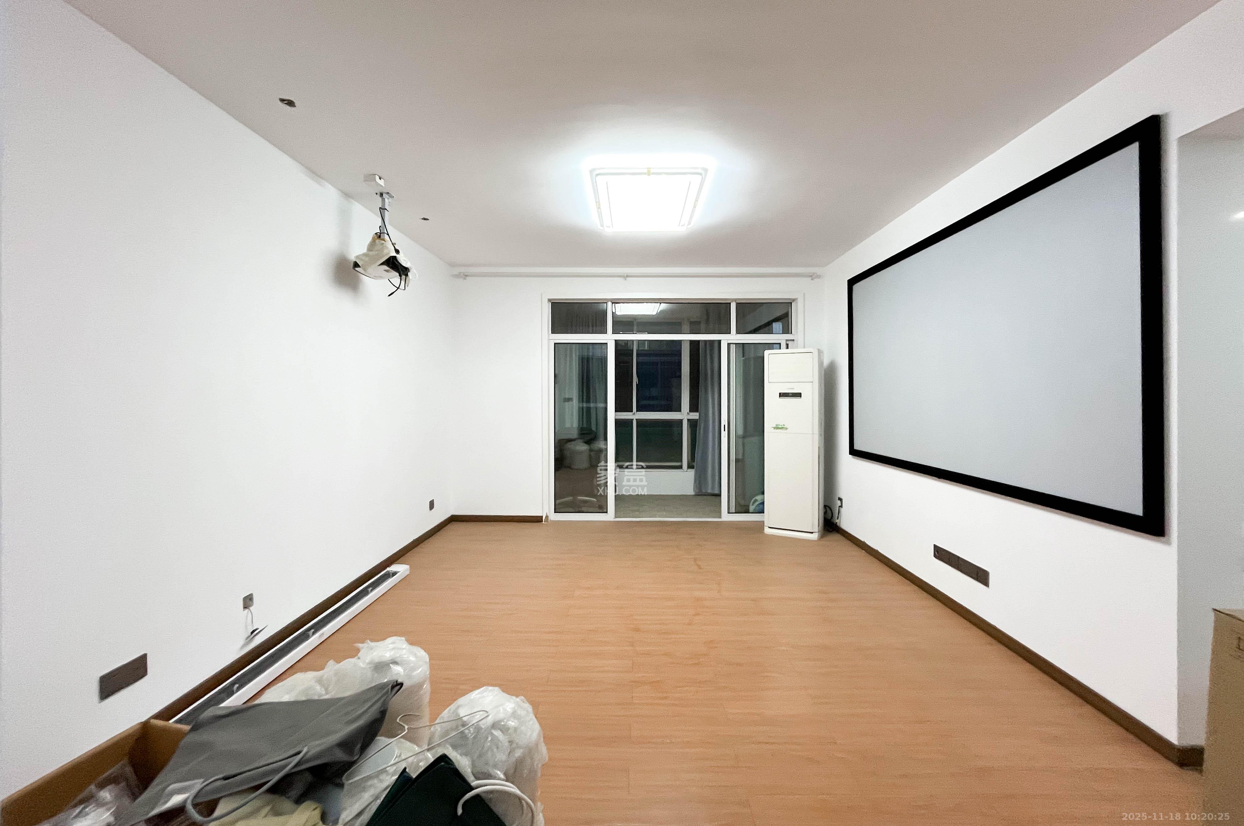 湘麓国际 3室2厅2卫 93.8万 湘麓国际 3室2厅2卫 93.8万客厅