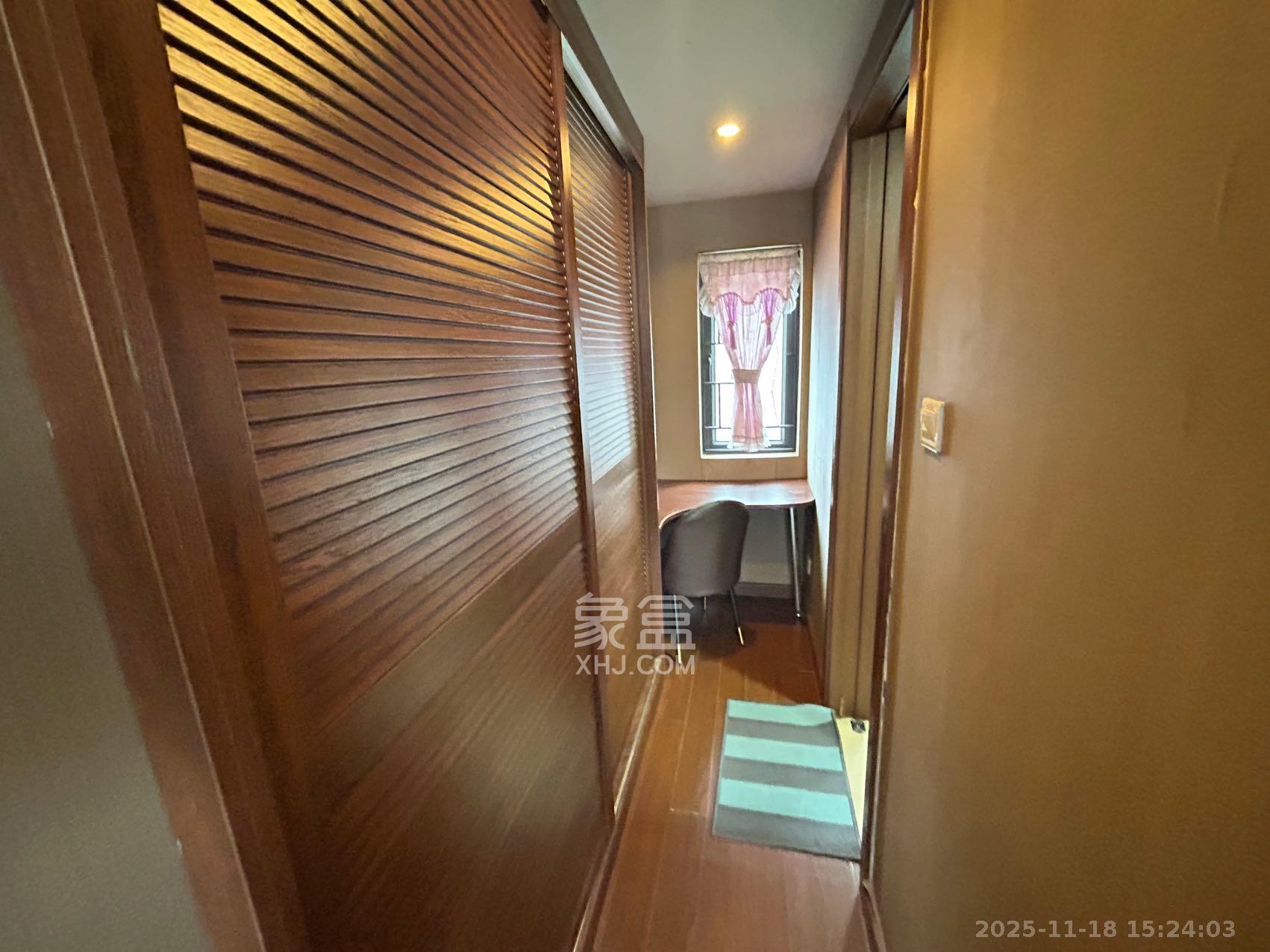 万科城市花园  3室2厅2卫    2300.0元/月室内图