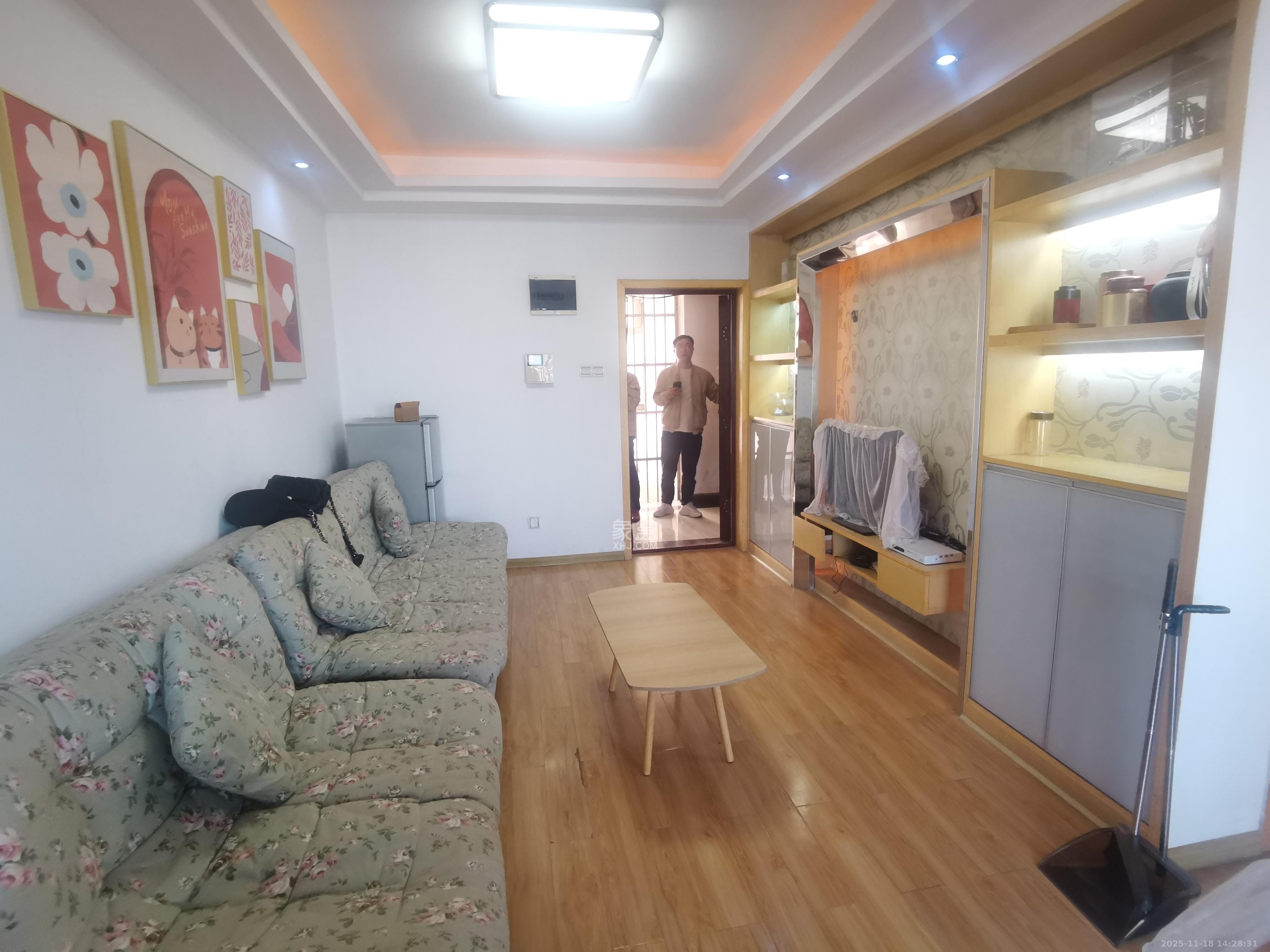 汇都公寓  1室1厅1卫    1900.0元/月室内图