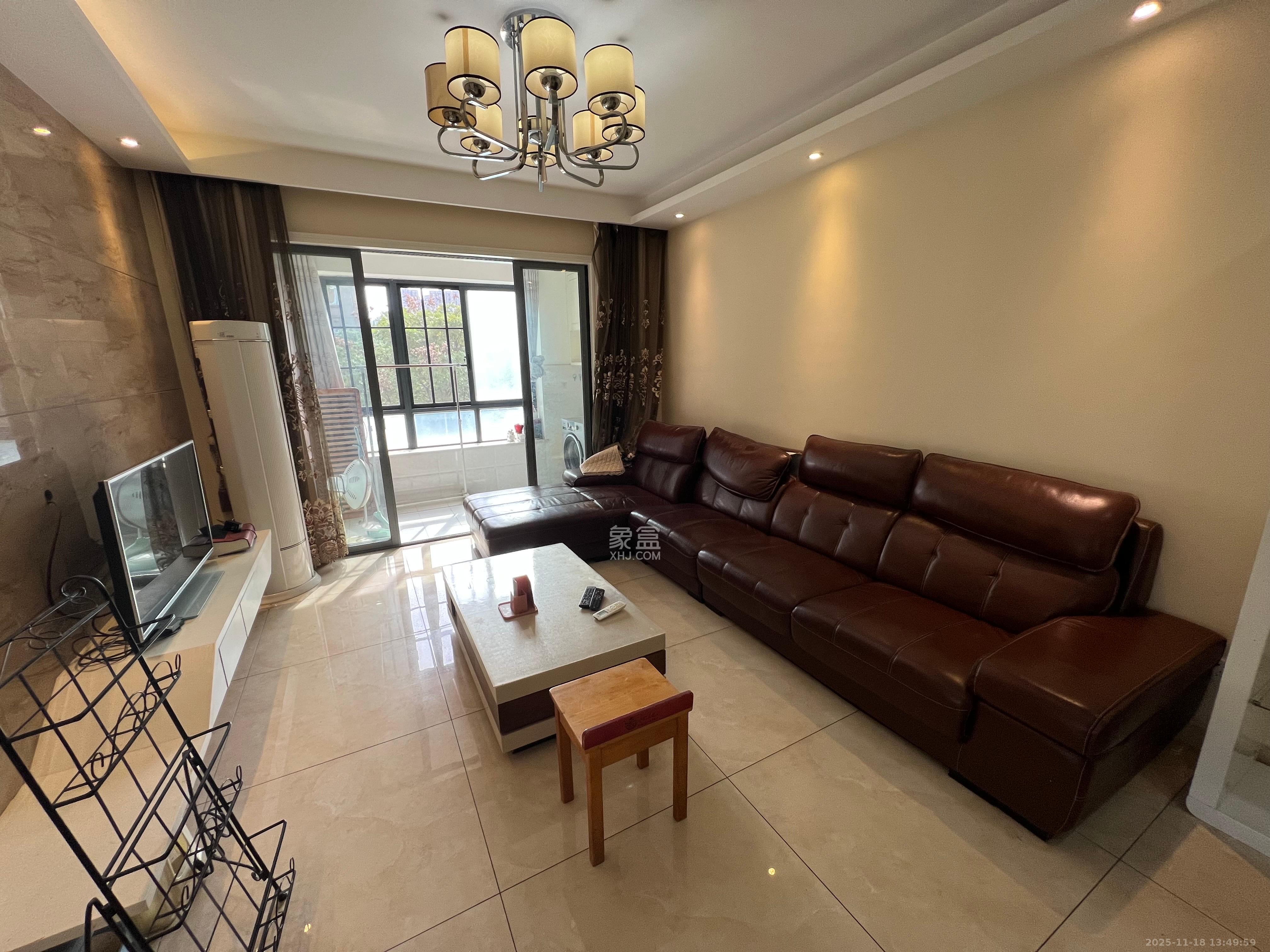 嘉宇盛世华章  3室2厅1卫    2700.0元/月