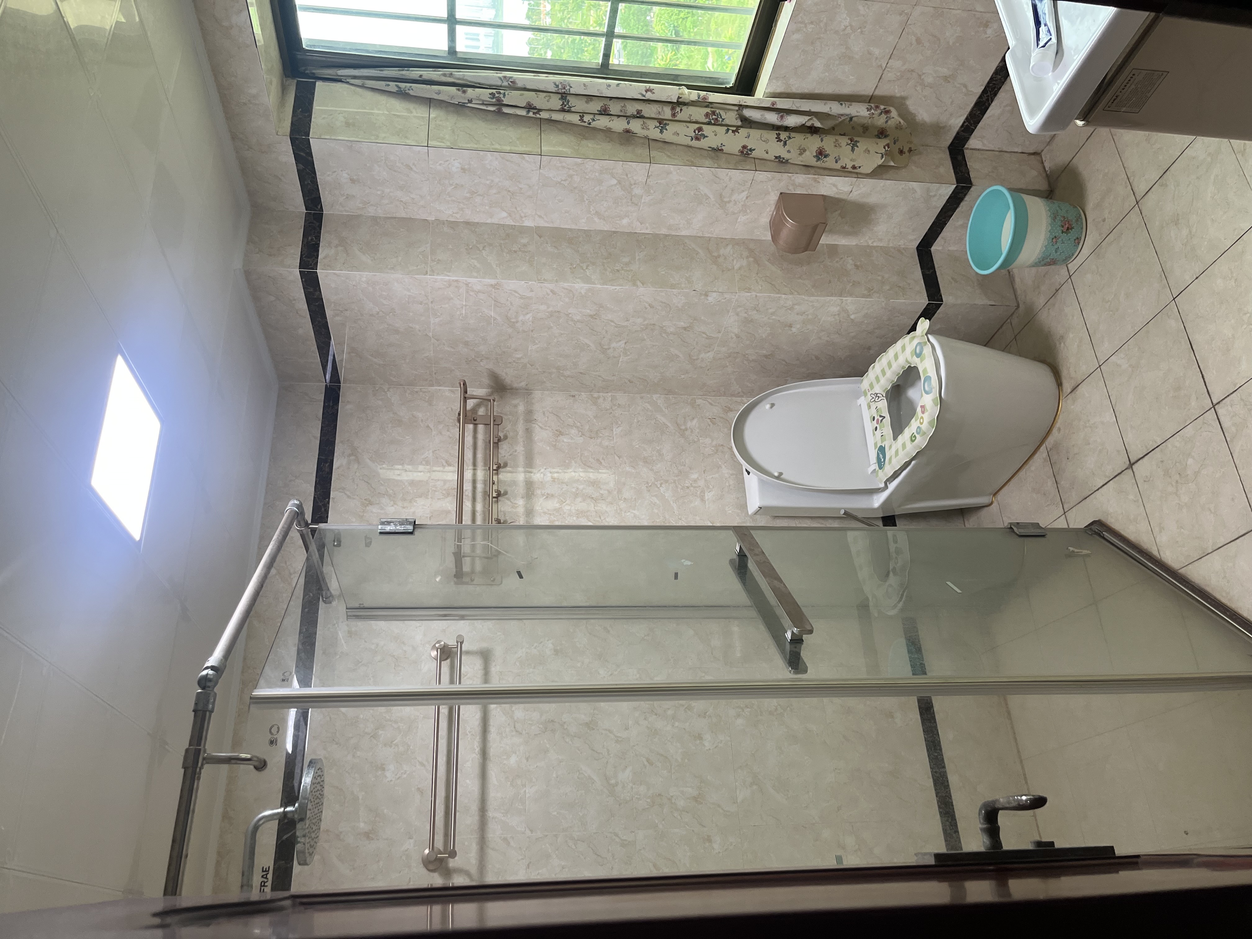 滨江宝恒  4室2厅2卫    3300.0元/月室内图