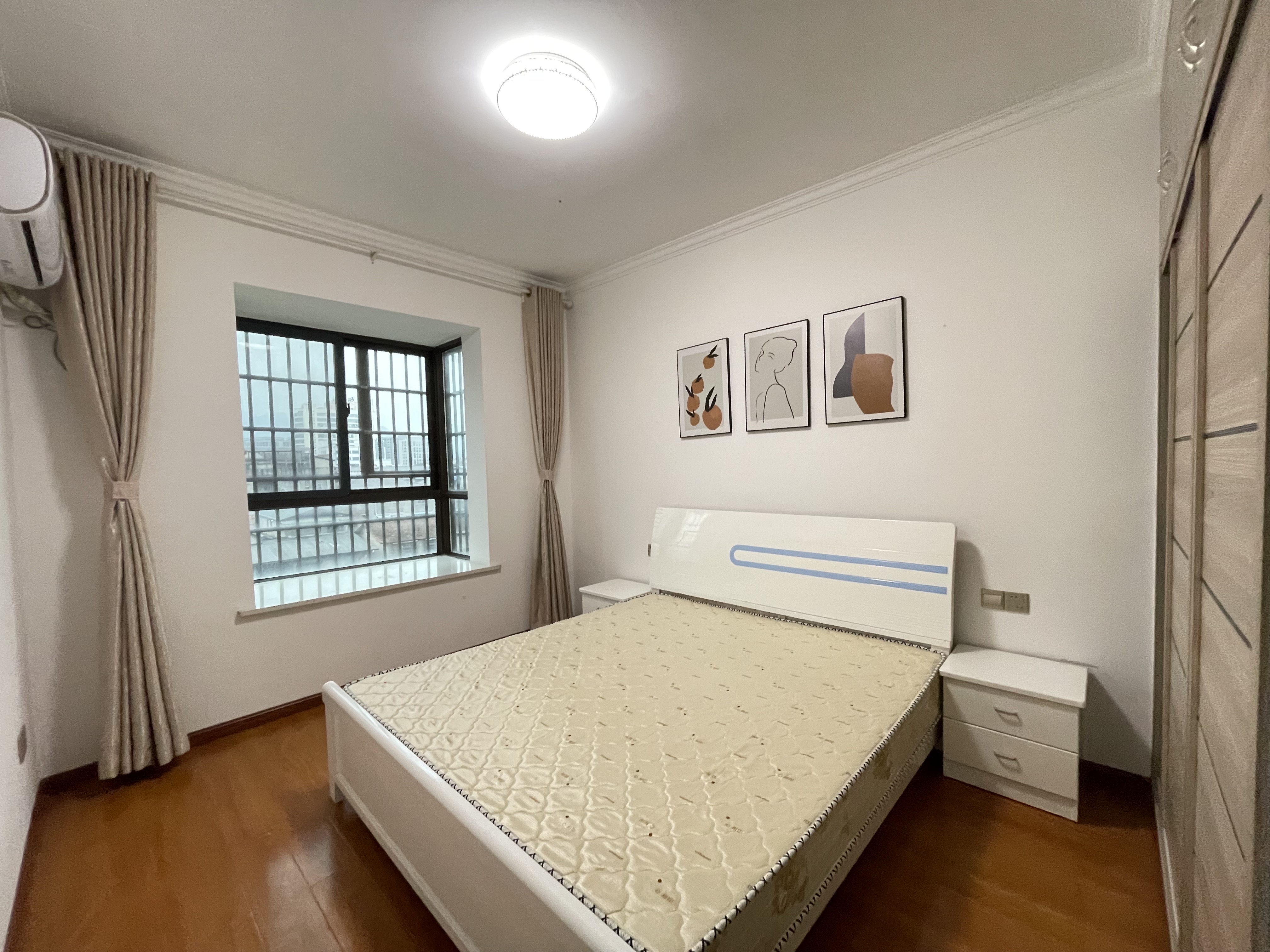 金域滨江  3室2厅1卫    1800.0元/月室内图