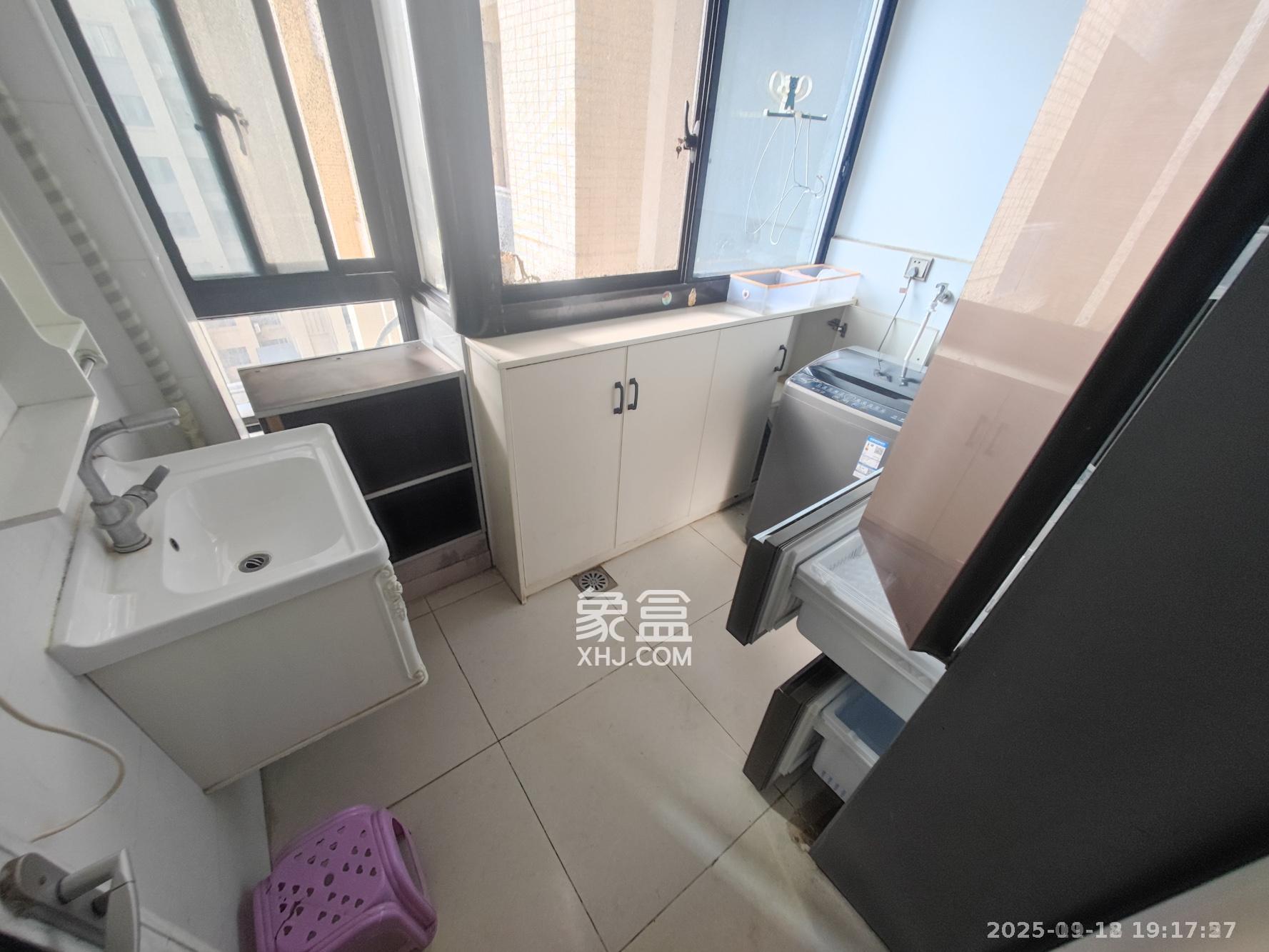 长房半岛蓝湾(观山月) 3室2厅1卫 2600.0元/月 长房半岛蓝湾(观山月) 3室2厅1卫 2600.0元/月室内图