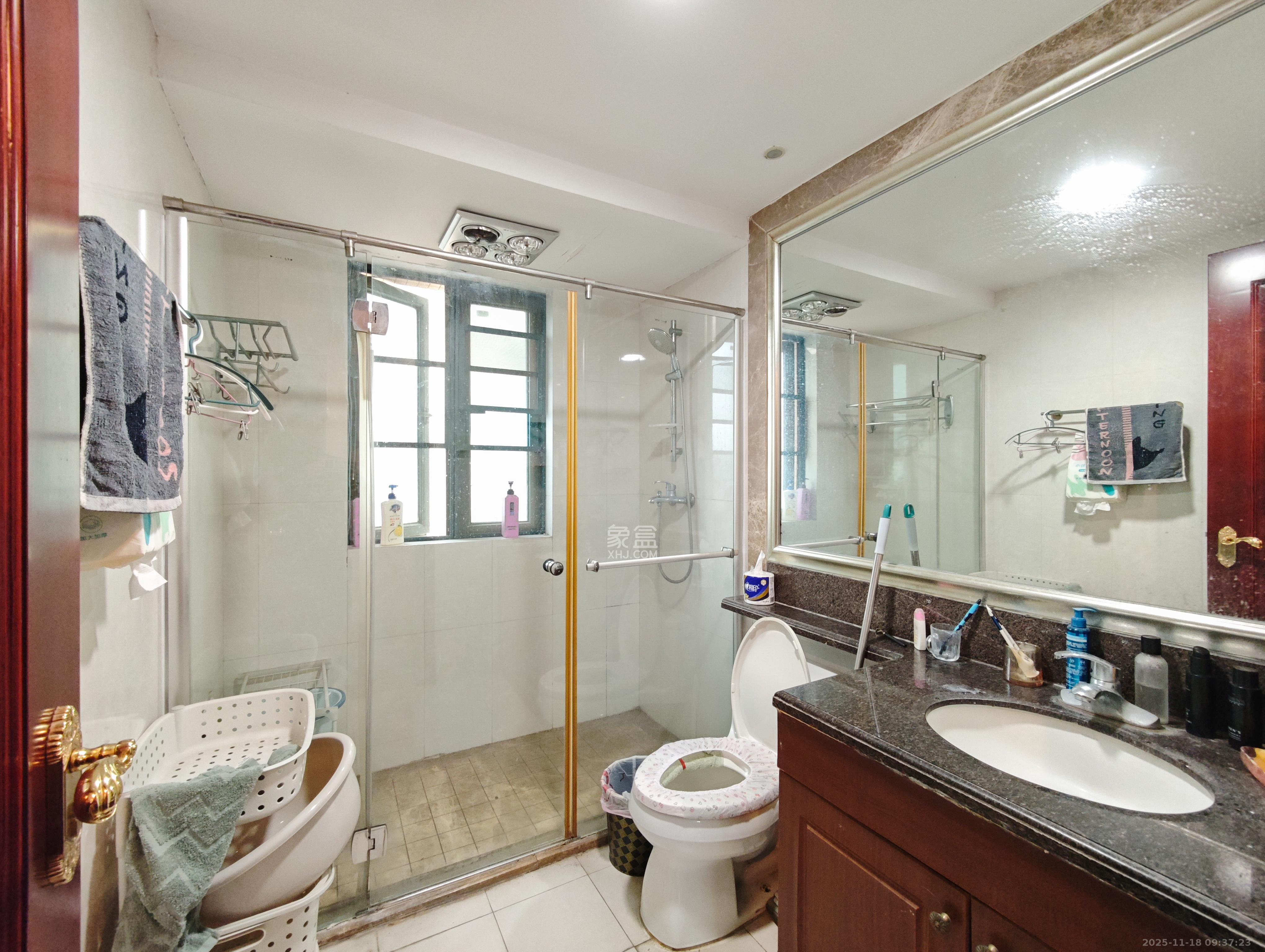 恒大城 4室2厅2卫 98.8万 恒大城 4室2厅2卫 98.8万卫生间