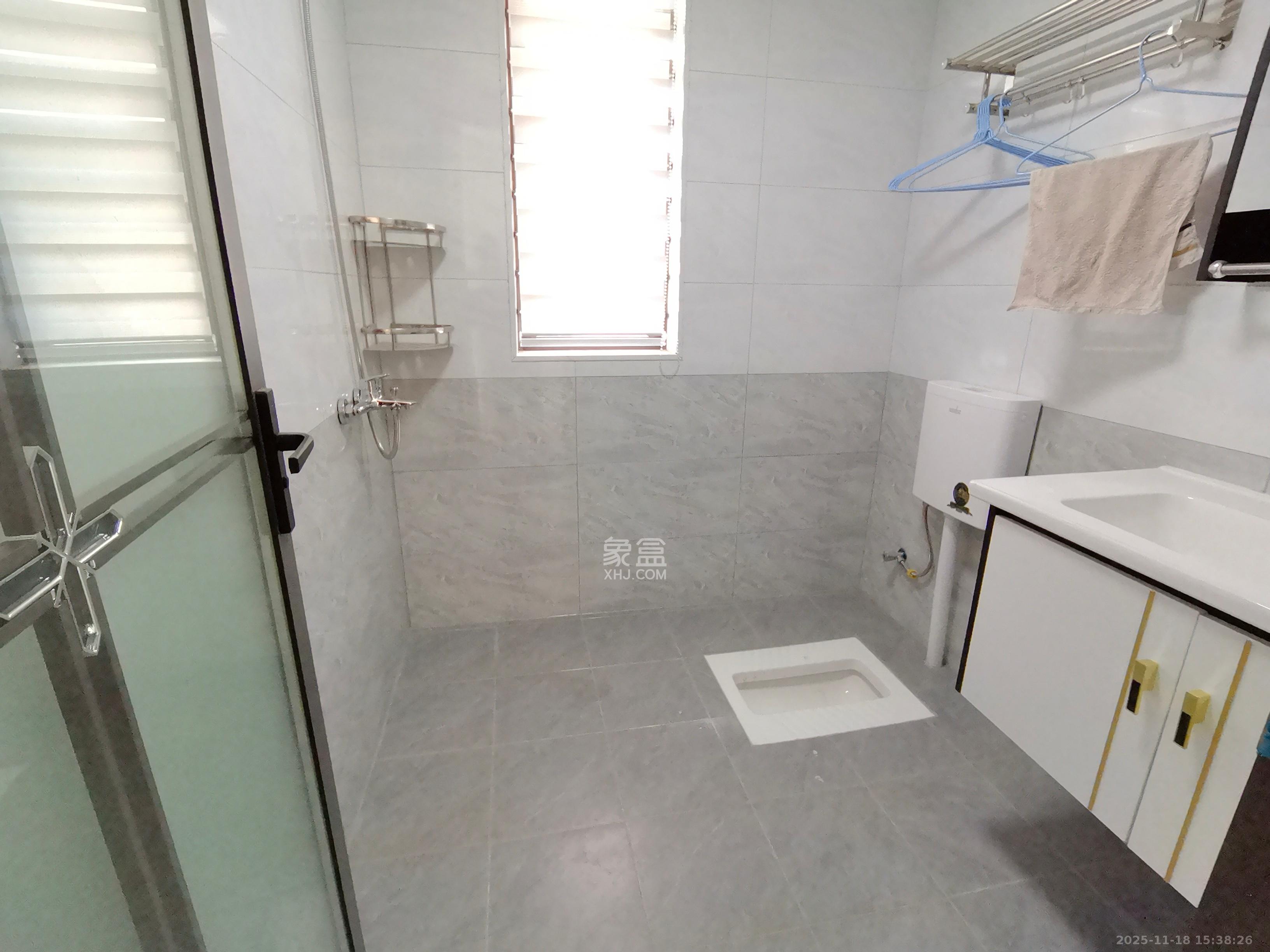 卓越蔚蓝海岸三期  2室2厅1卫    2400.0元/月室内图