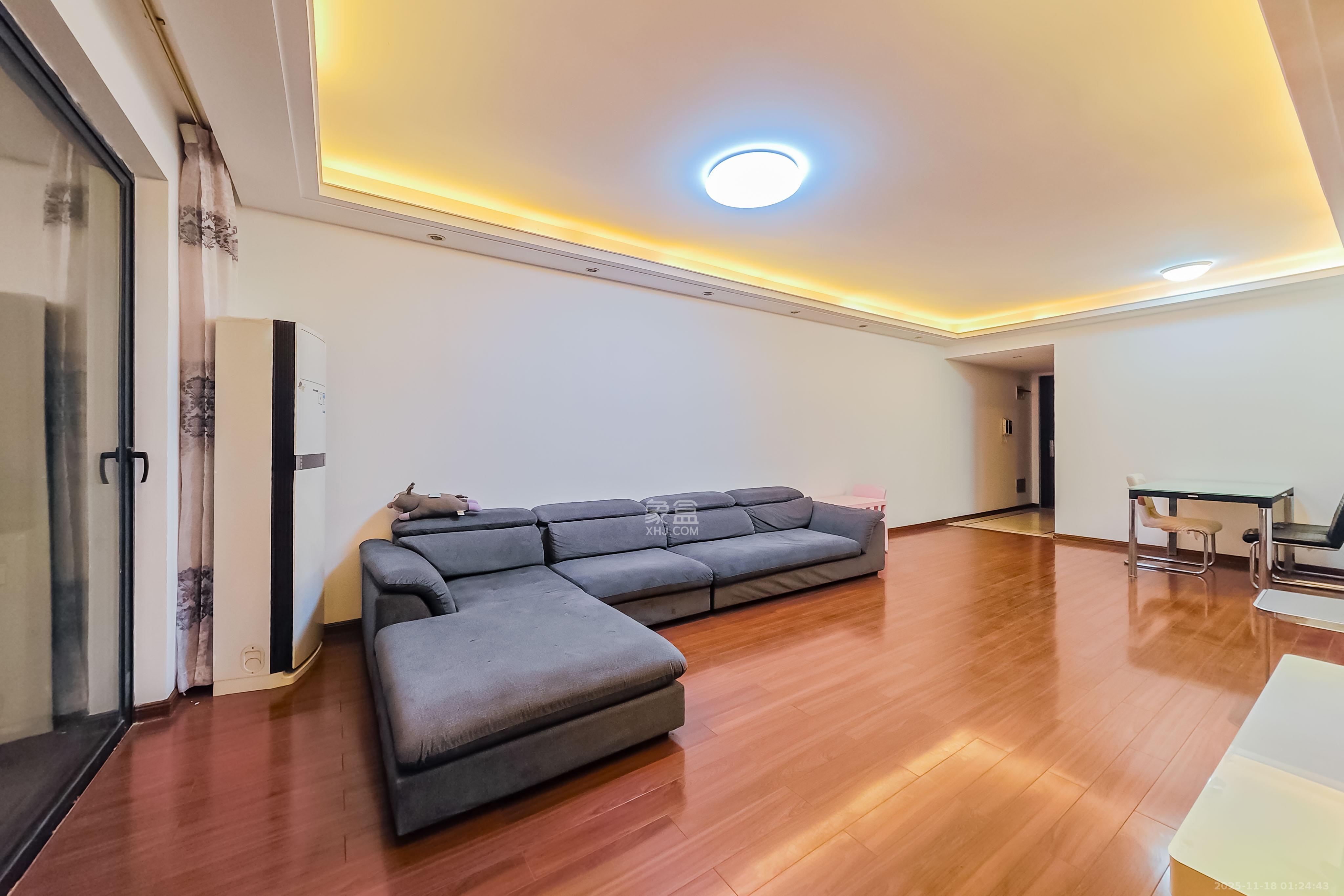 万科金域华府一期 3室2厅1卫 105.0万 万科金域华府一期 3室2厅1卫 105.0万客厅