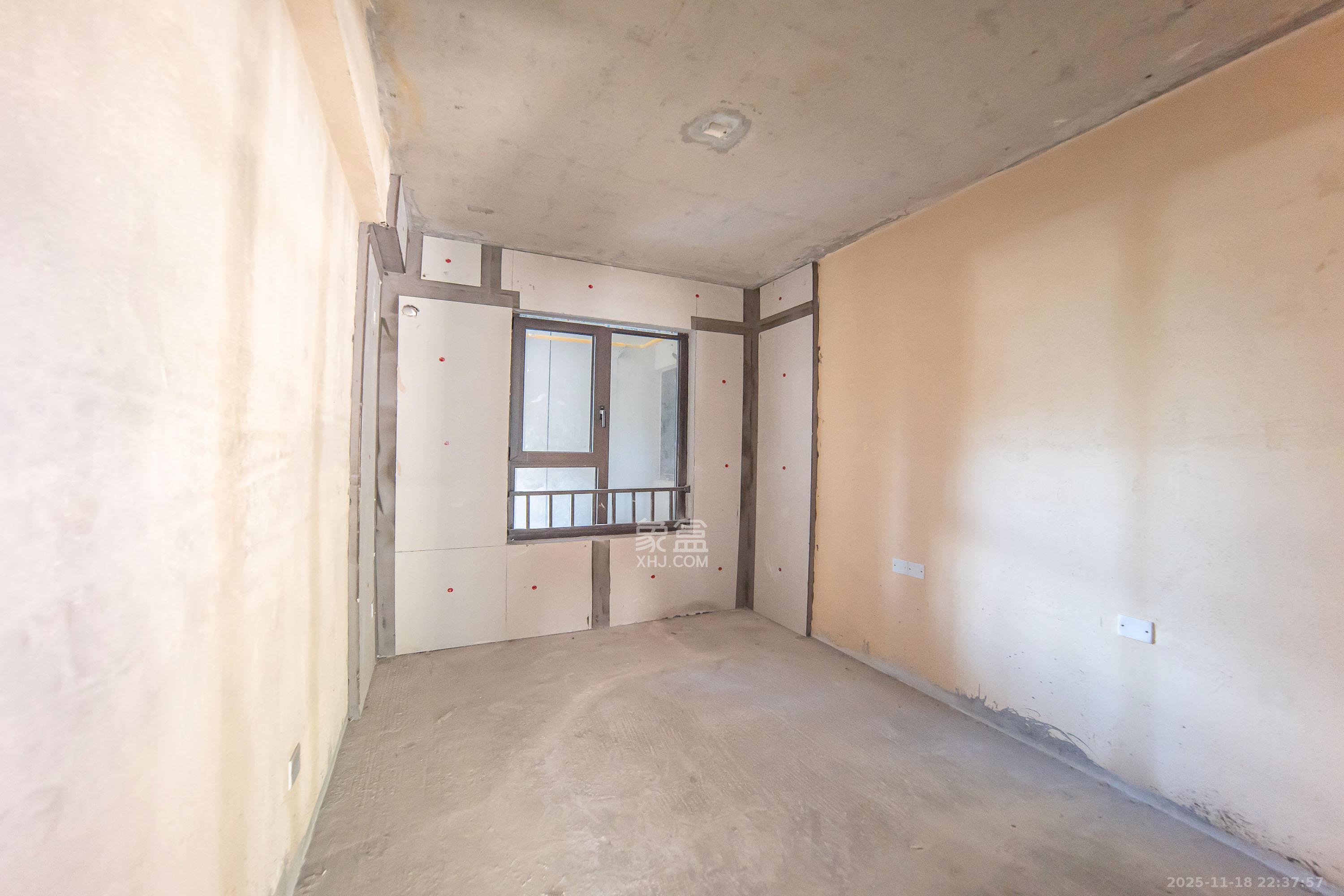 城发恒伟星雅韵（恒伟星辉苑）  4室2厅2卫    136.0万卧室