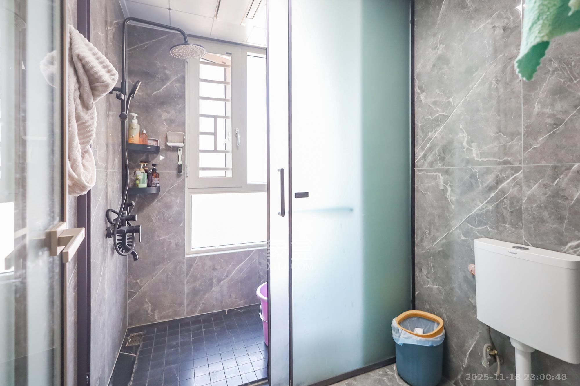 华韵城市海岸(城市水岸苑) 5室2厅3卫 210.0万 华韵城市海岸(城市水岸苑) 5室2厅3卫 210.0万卫生间