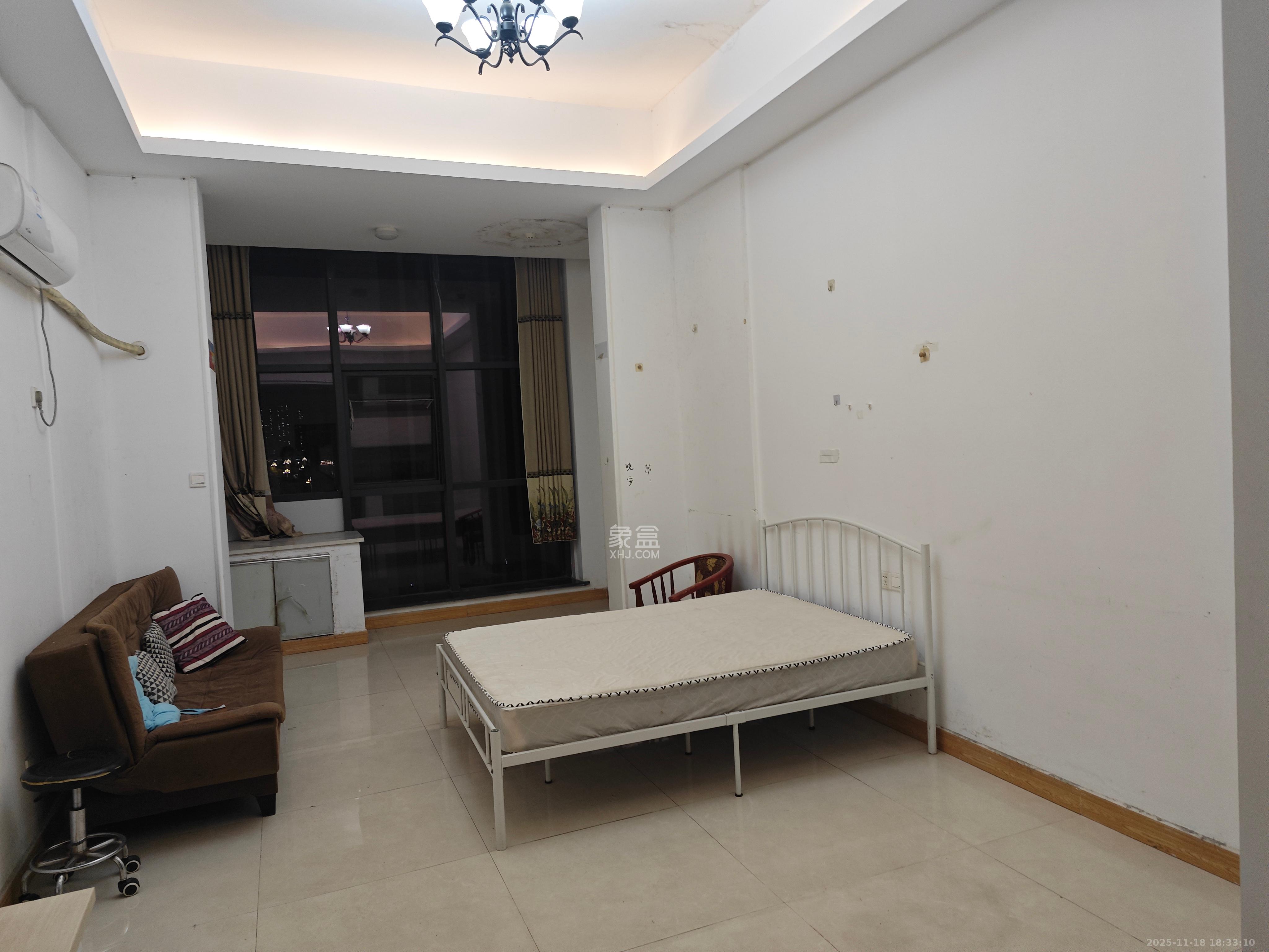 华侨假日中心（晟华苑）  1室1厅1卫    1400.0元/月