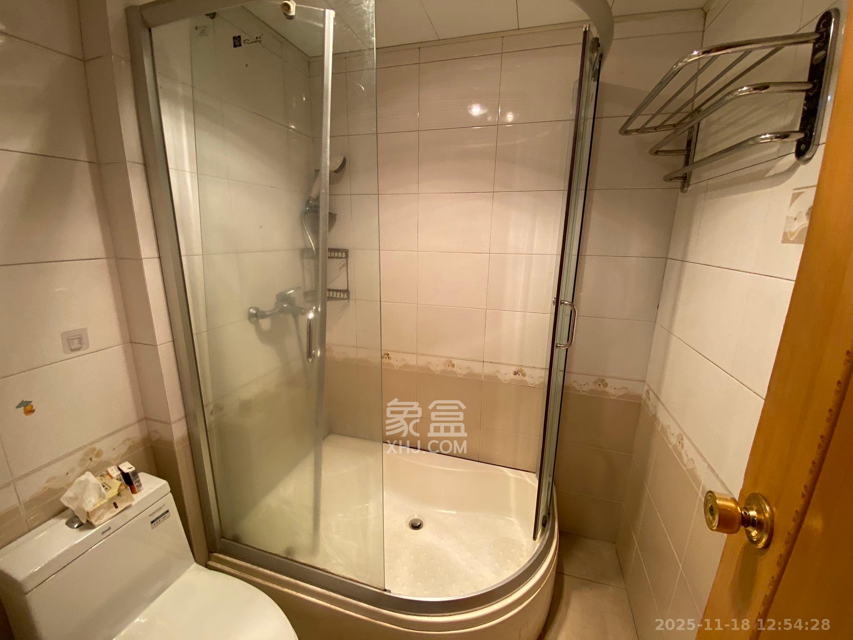 紫荆花园 2室2厅2卫 1700.0元/月 紫荆花园 2室2厅2卫 1700.0元/月室内图