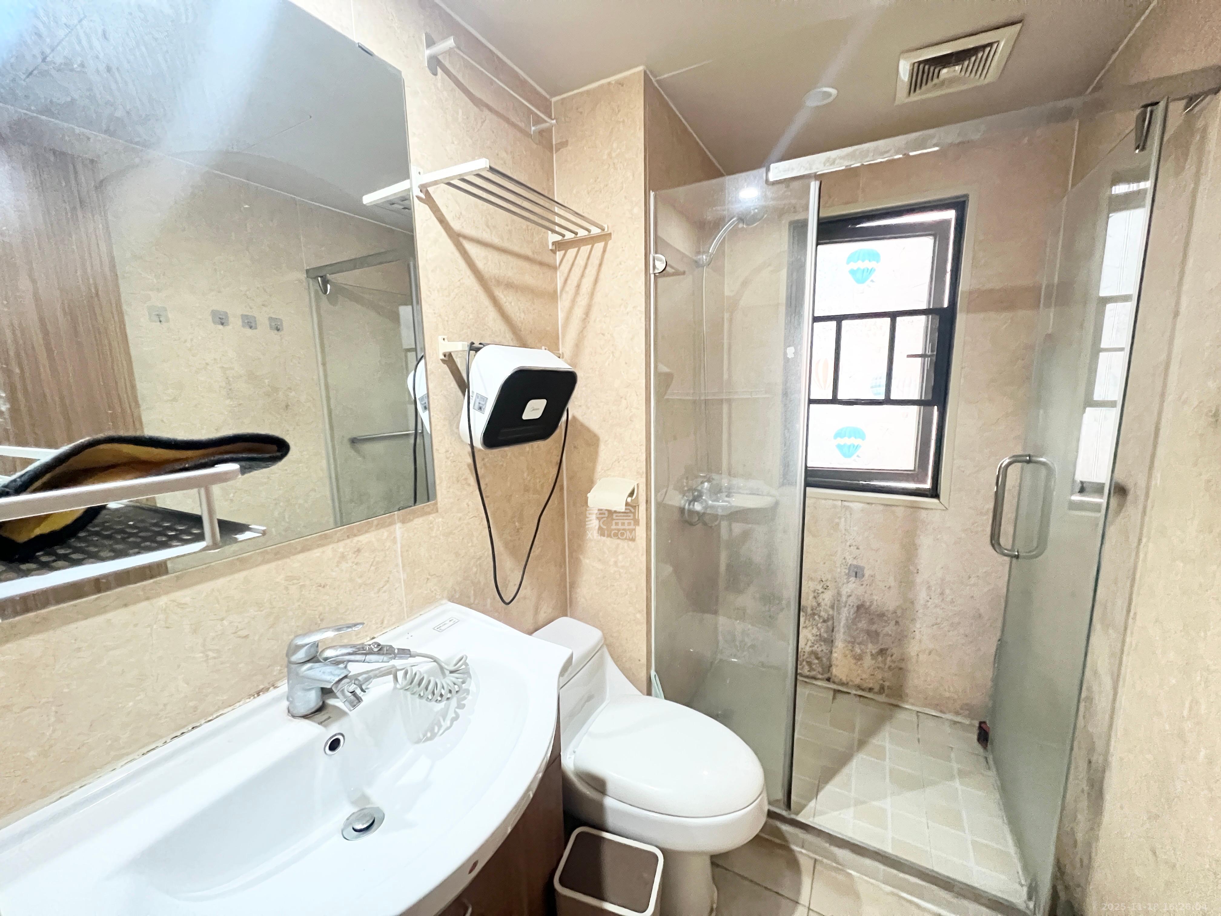 麓谷小镇 3室2厅1卫 2200.0元/月 麓谷小镇 3室2厅1卫 2200.0元/月室内图