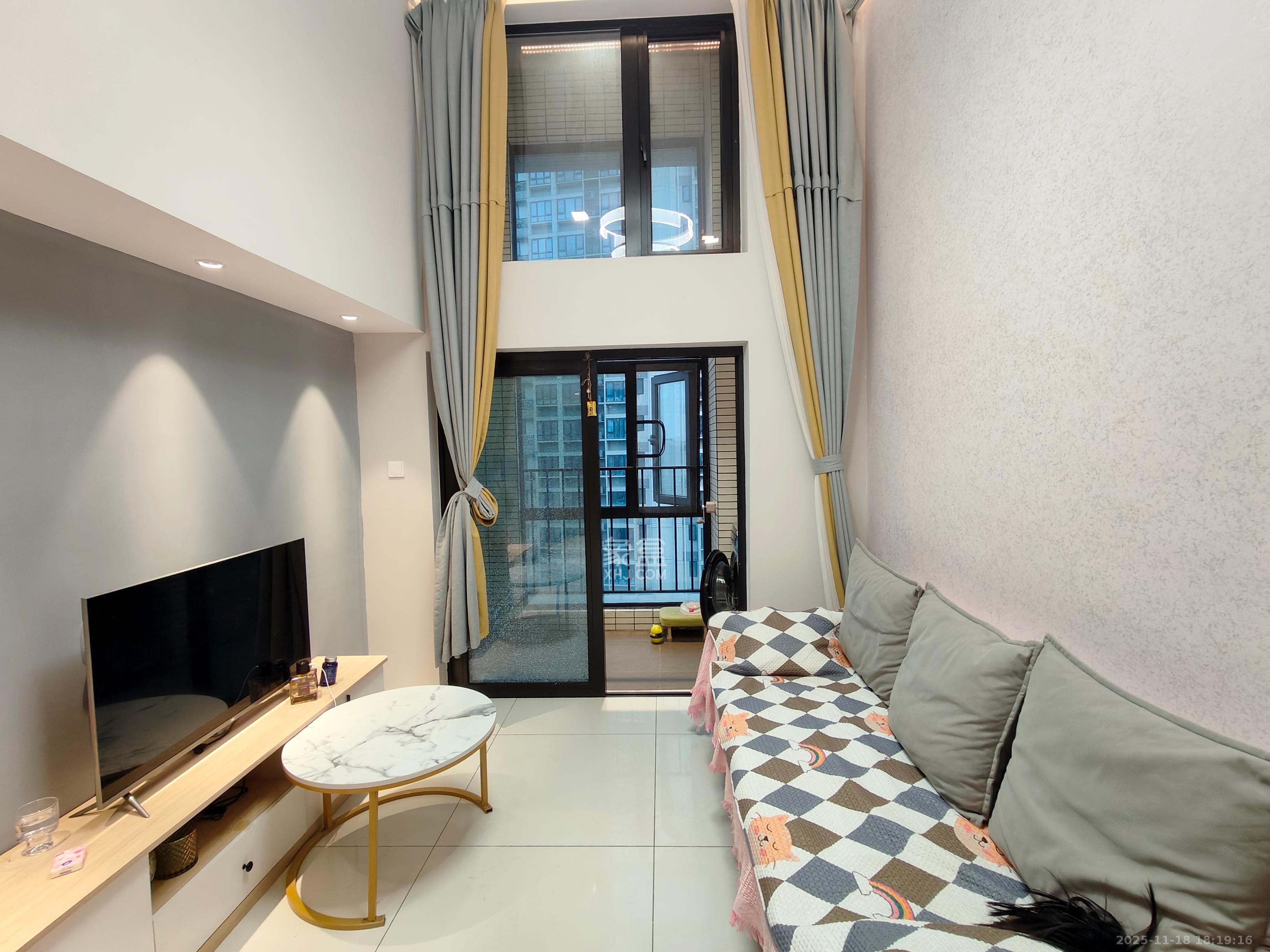 时代年华  3室2厅2卫    1900.0元/月室内图