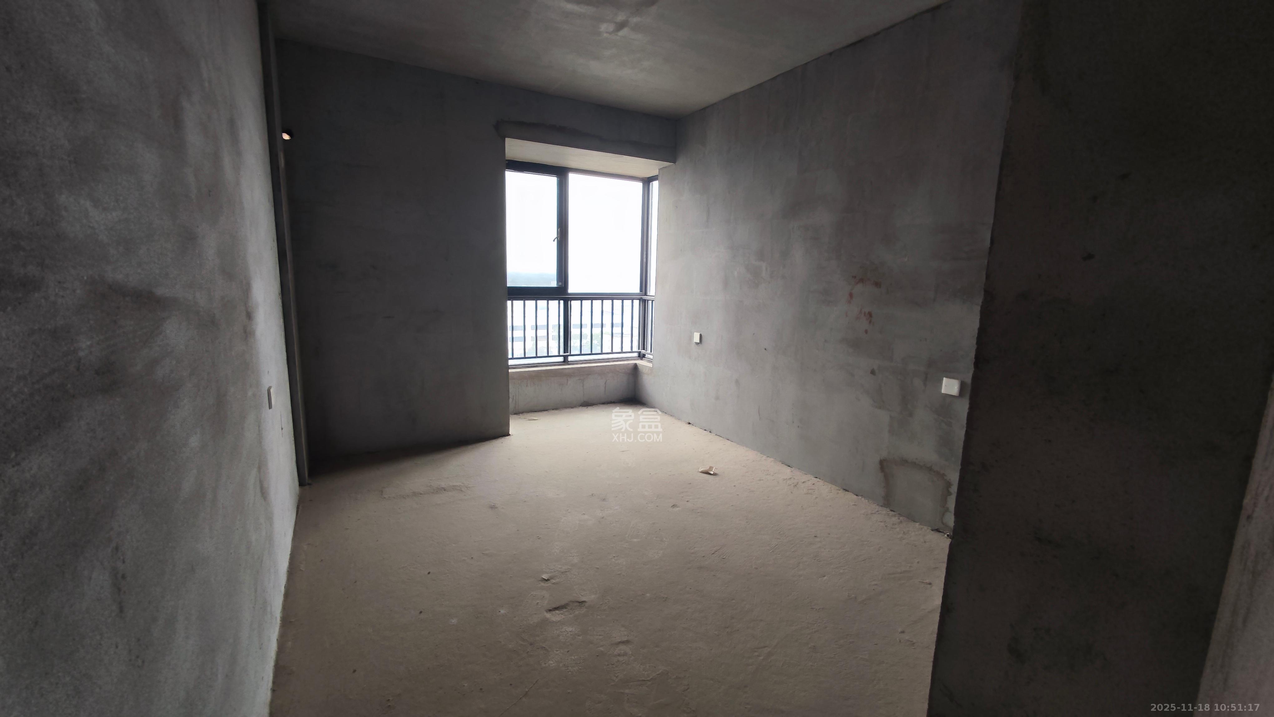 华雅花园  3室2厅2卫    49.0万客厅