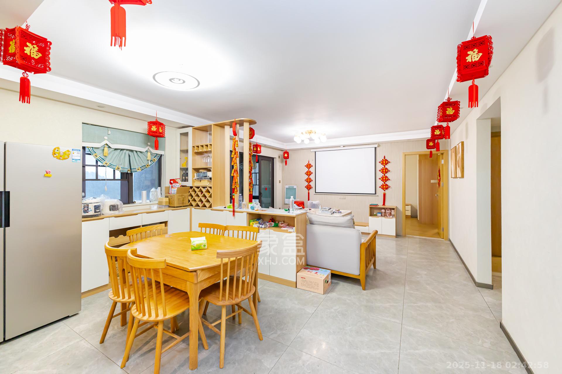 时代倾城四期 3室2厅2卫 110.0万 时代倾城四期 3室2厅2卫 110.0万客厅