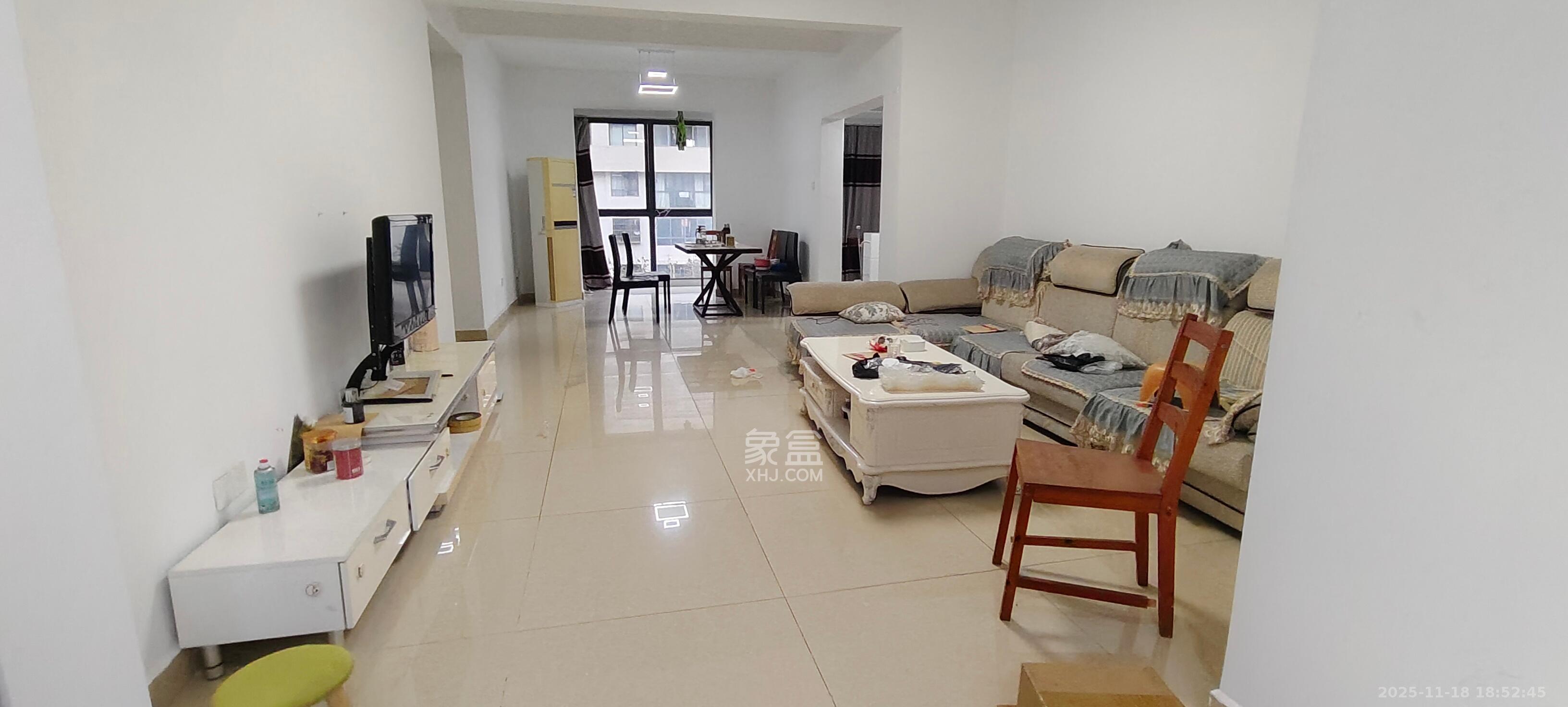 华银天际 3室2厅2卫 2200.0元/月 华银天际 3室2厅2卫 2200.0元/月室内图