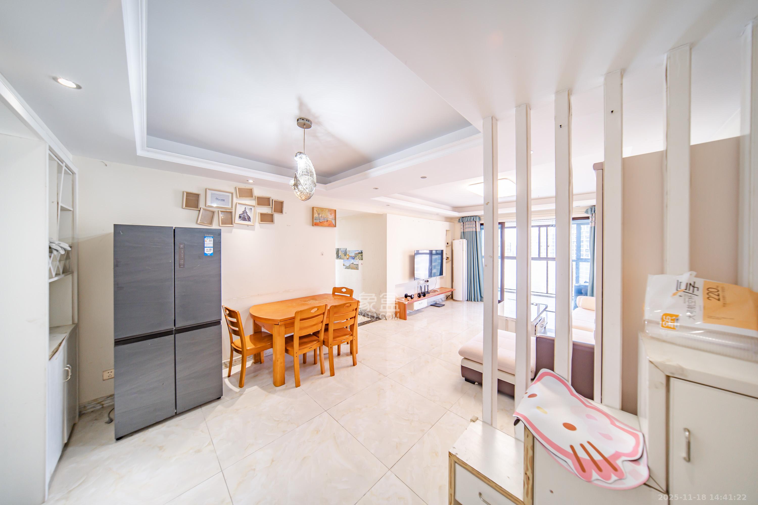 海洋半岛(月珑湾) 3室2厅2卫 108.0万 海洋半岛(月珑湾) 3室2厅2卫 108.0万客厅