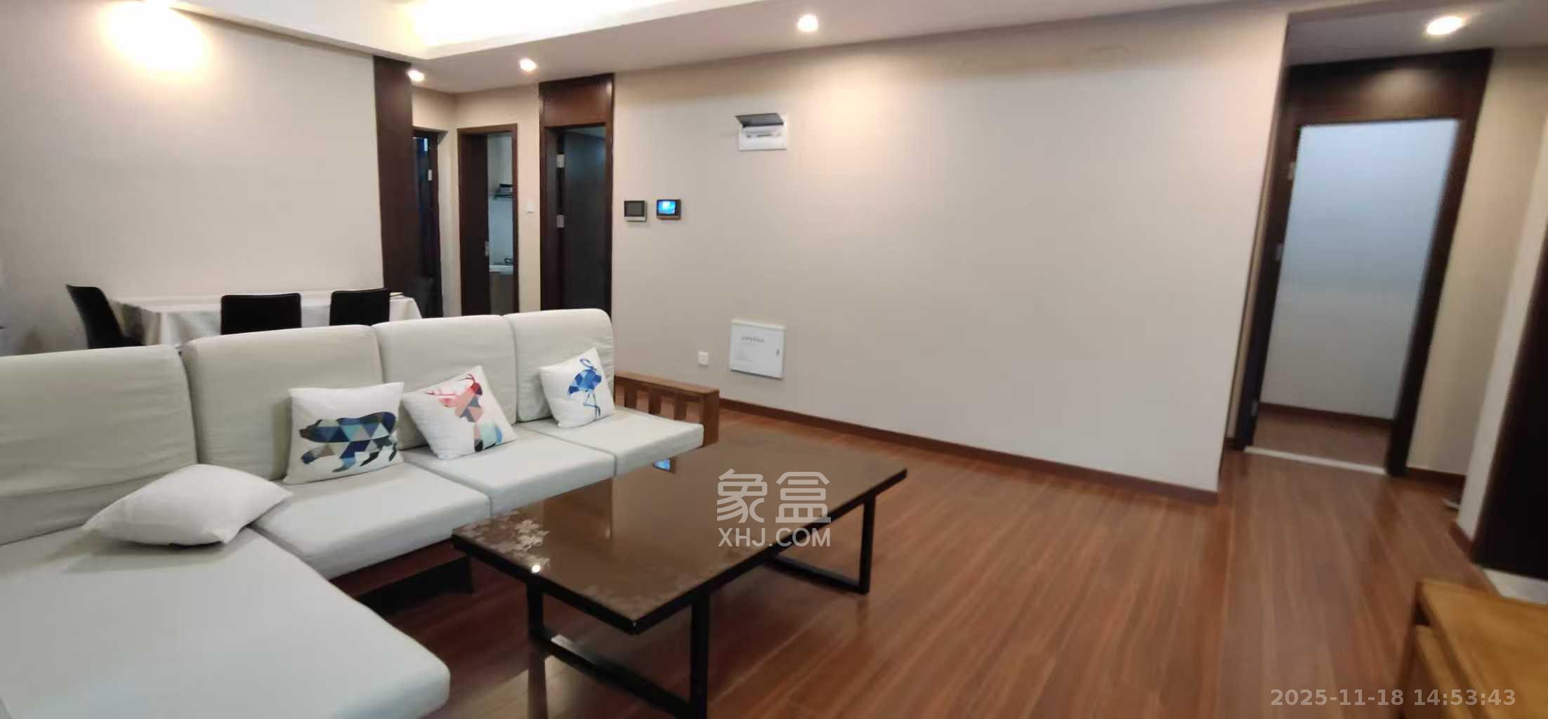 荣泰广场  3室2厅1卫    2500.0元/月