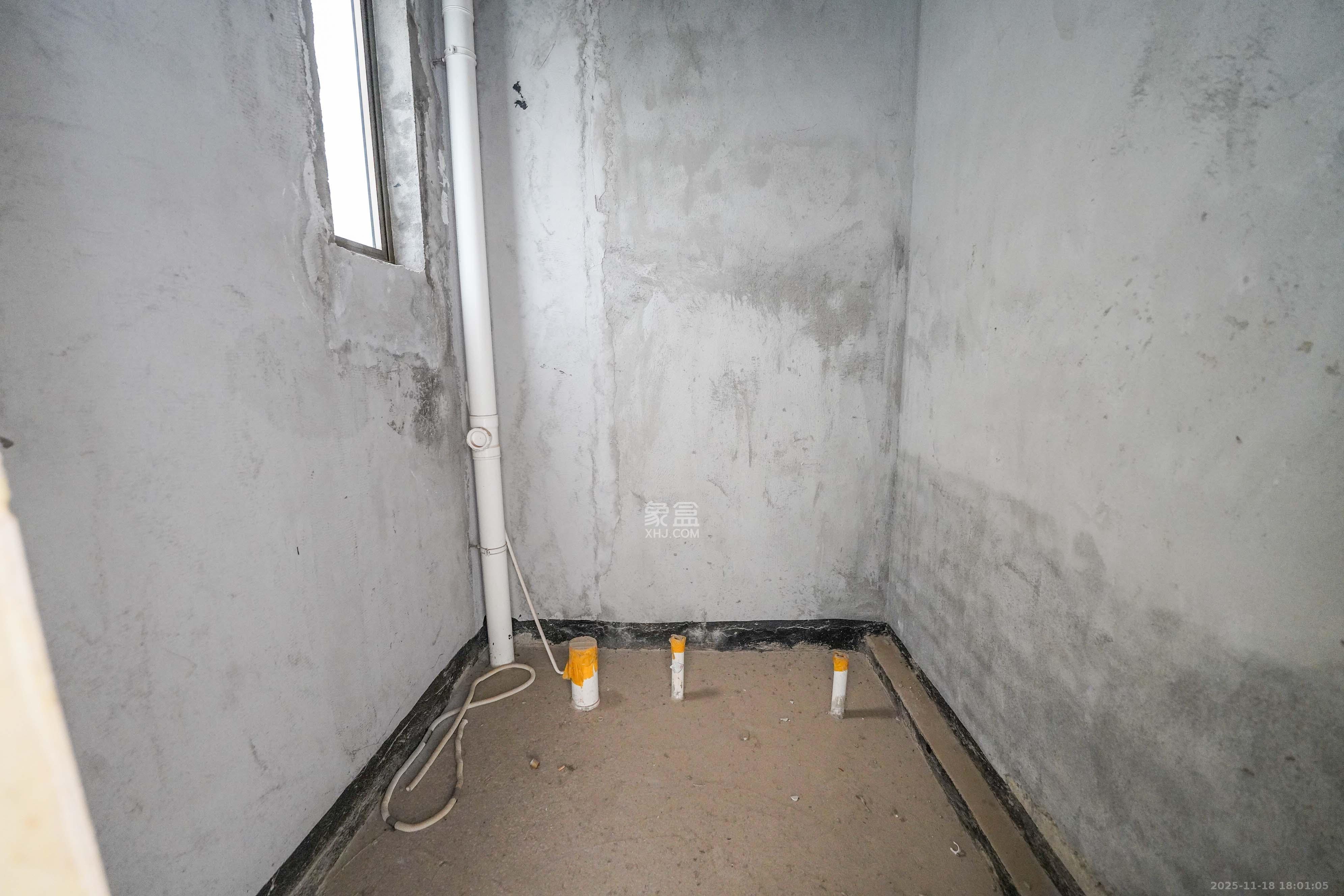 金汇园(鄱馨苑、省国税局单位房) 6室2厅3卫 482.8万 金汇园(鄱馨苑、省国税局单位房) 6室2厅3卫 482.8万卫生间