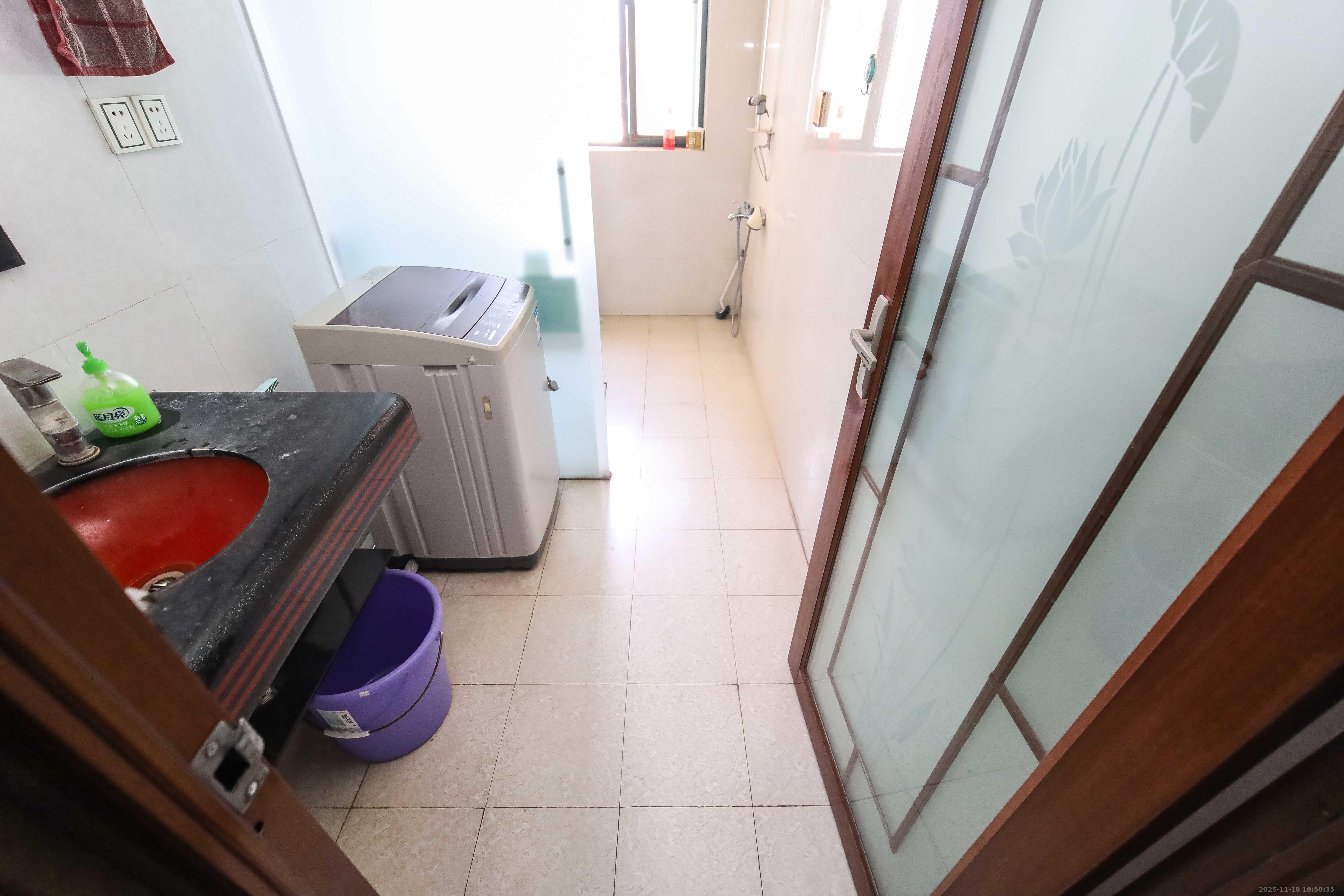 世嘉国际华城  4室2厅2卫    152.0万卫生间