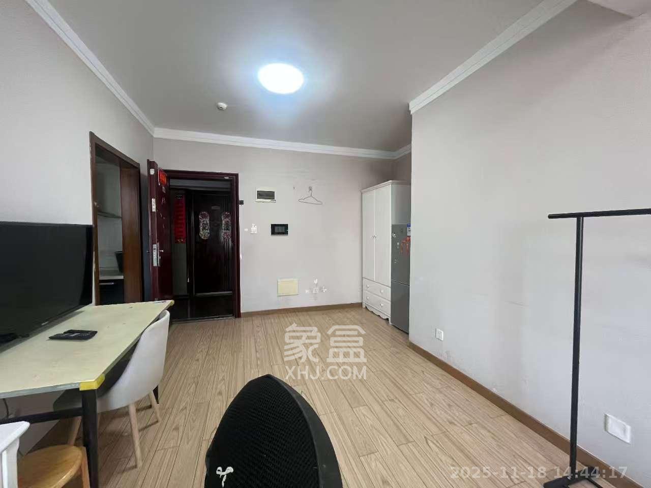 藏珑湖上国际花园 1室1厅1卫 1700.0元/月 藏珑湖上国际花园 1室1厅1卫 1700.0元/月室内图