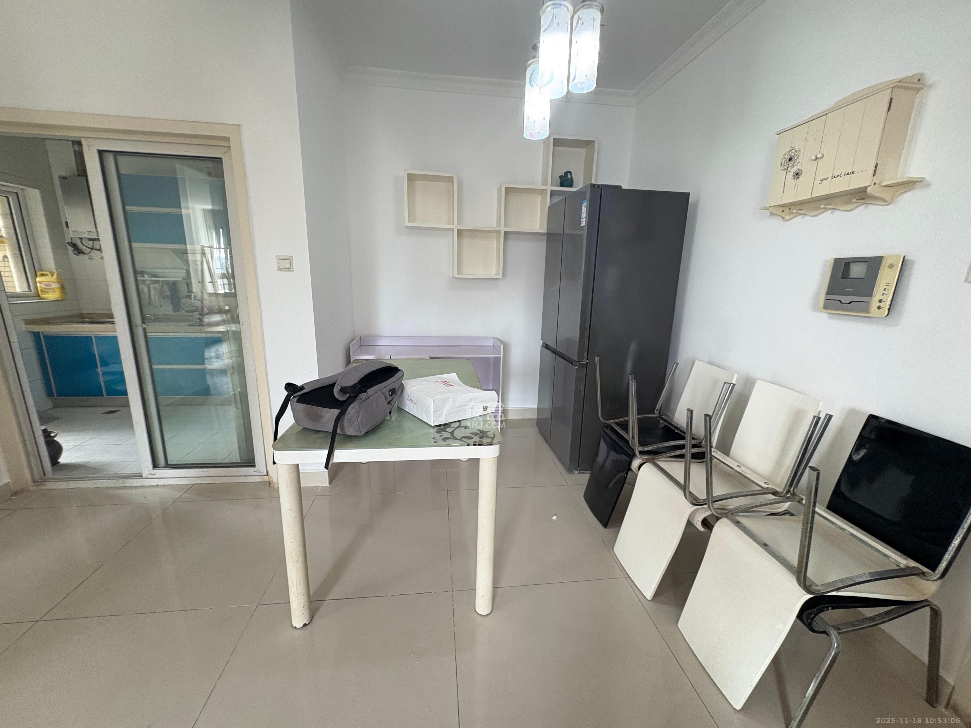 山水湾  1室2厅1卫    1600.0元/月室内图