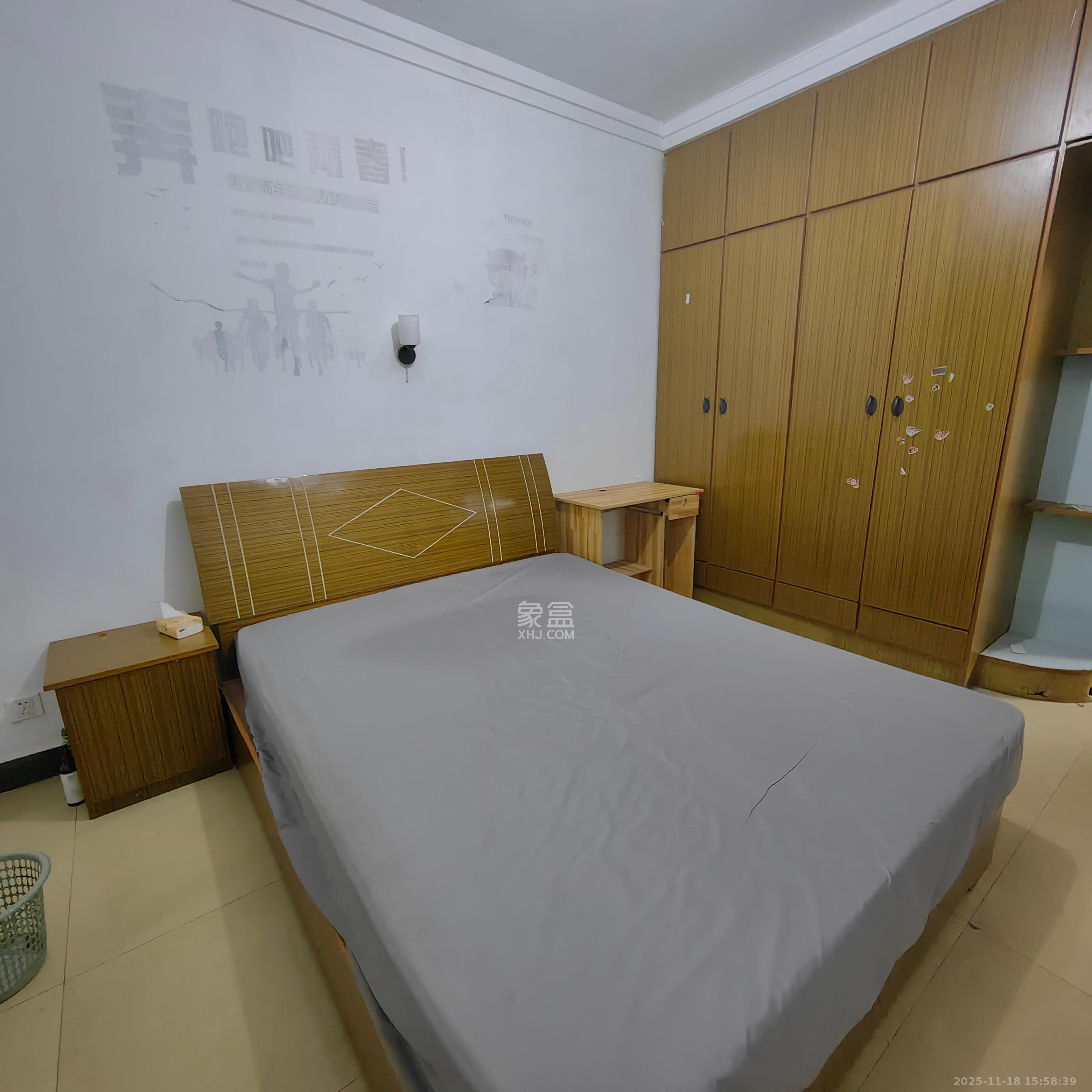 中南汽车世界  2室2厅1卫    1100.0元/月室内图