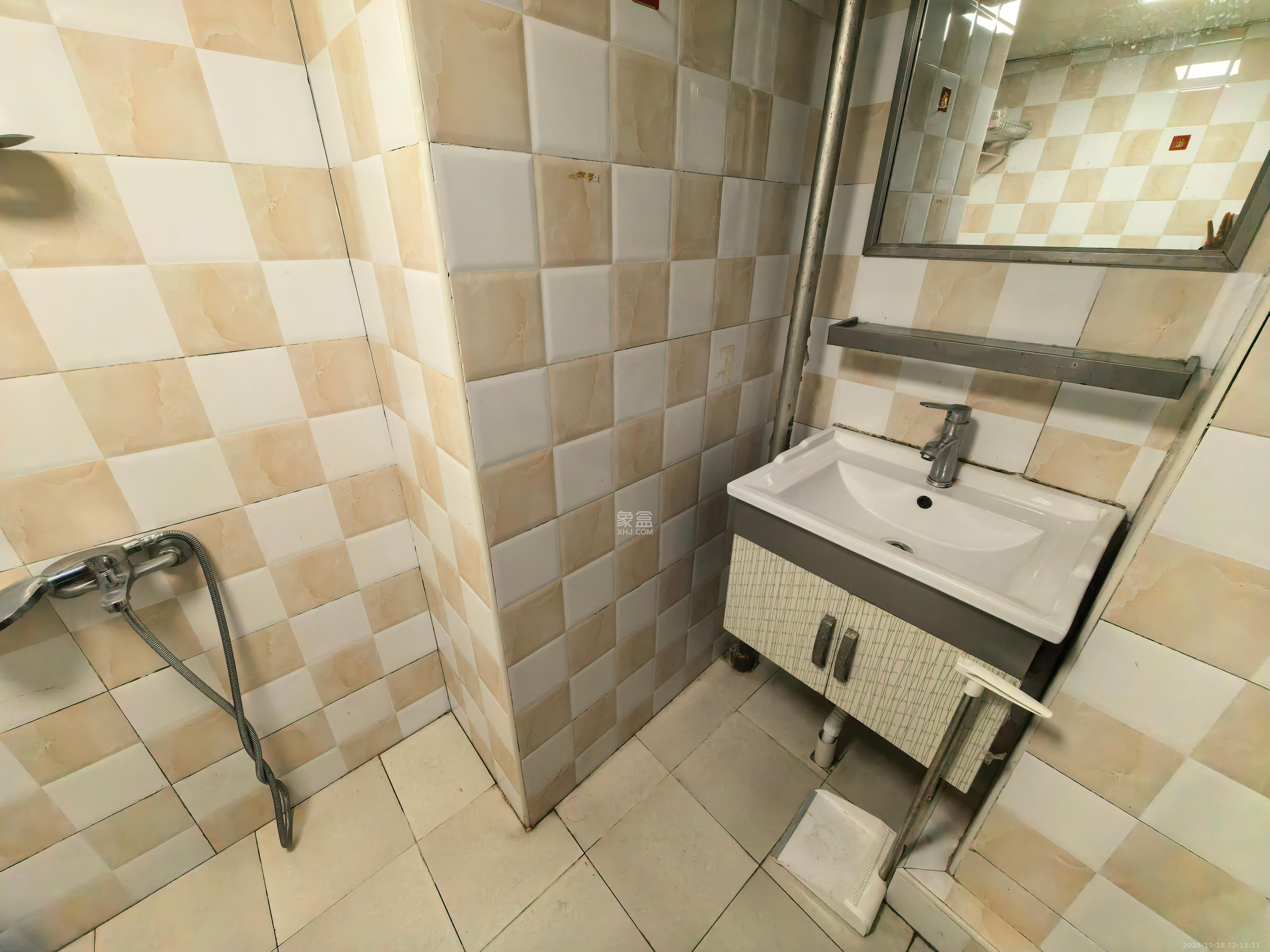 新长海广场  1室1厅1卫    1100.0元/月室内图