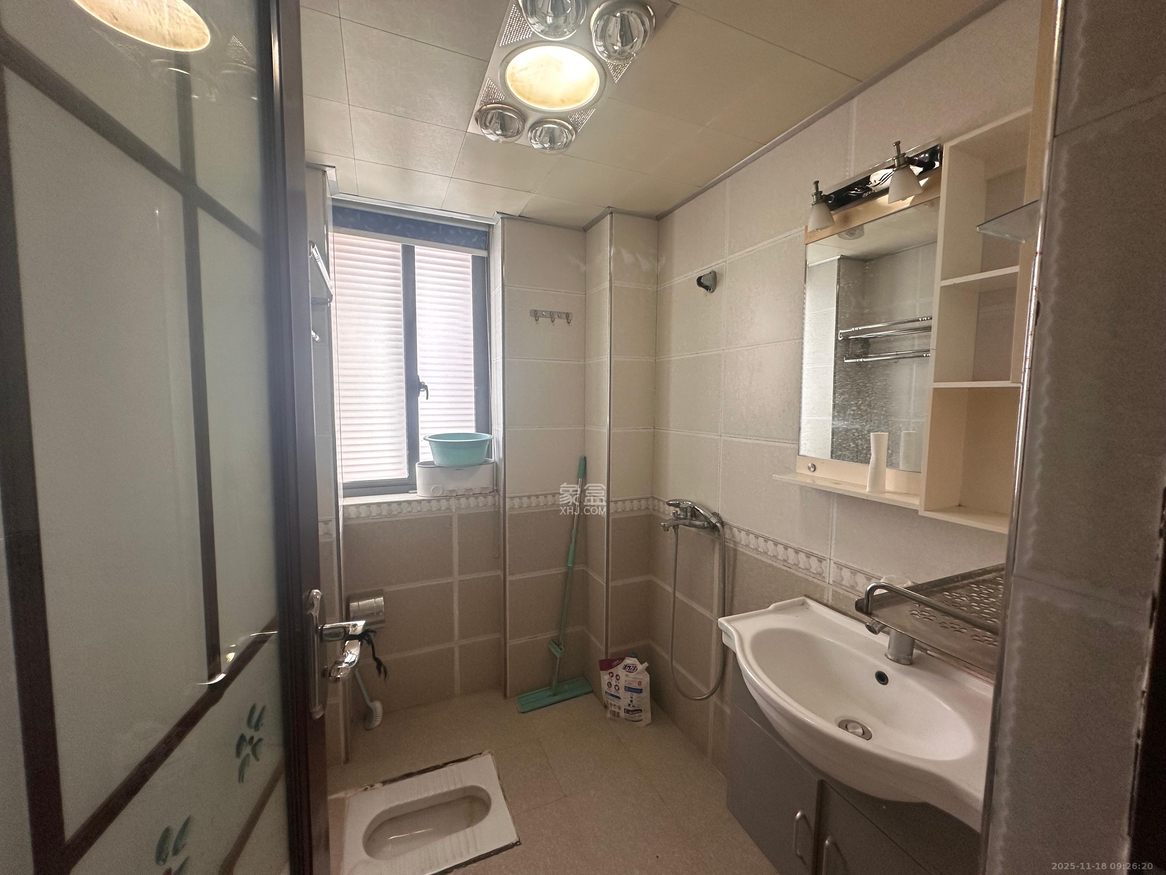 上海城小区  1室1厅1卫    1500.0元/月室内图