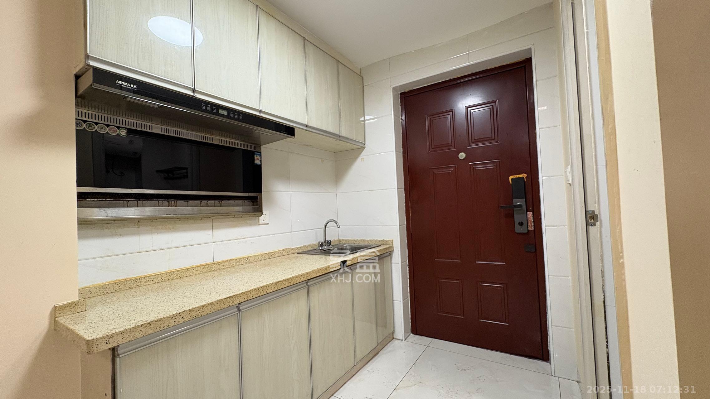 莲城步行街D区 1室0厅0卫 20.8万 莲城步行街D区 1室0厅0卫 20.8万客厅