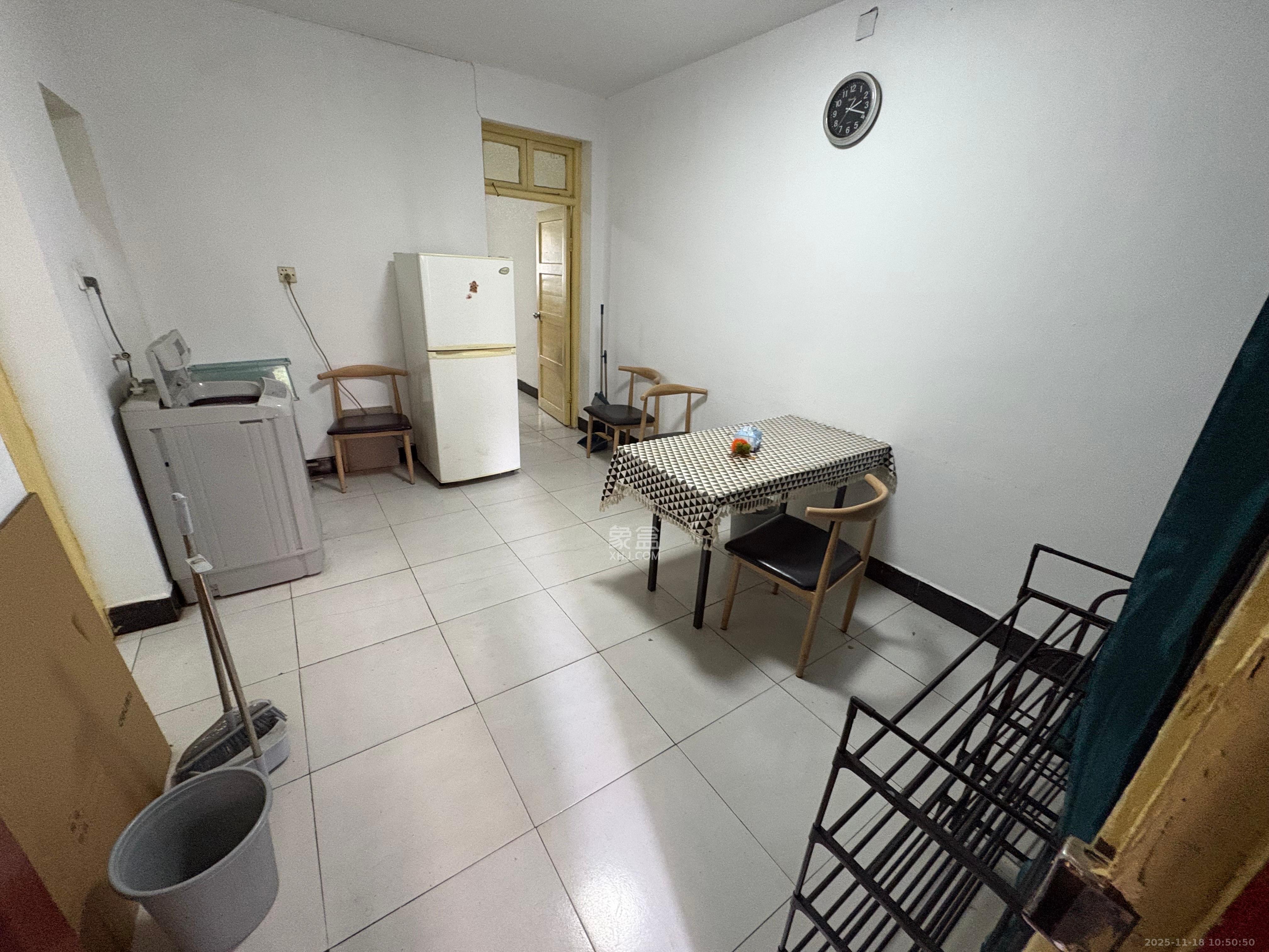 红花坡社区  1室1厅1卫    1100.0元/月室内图