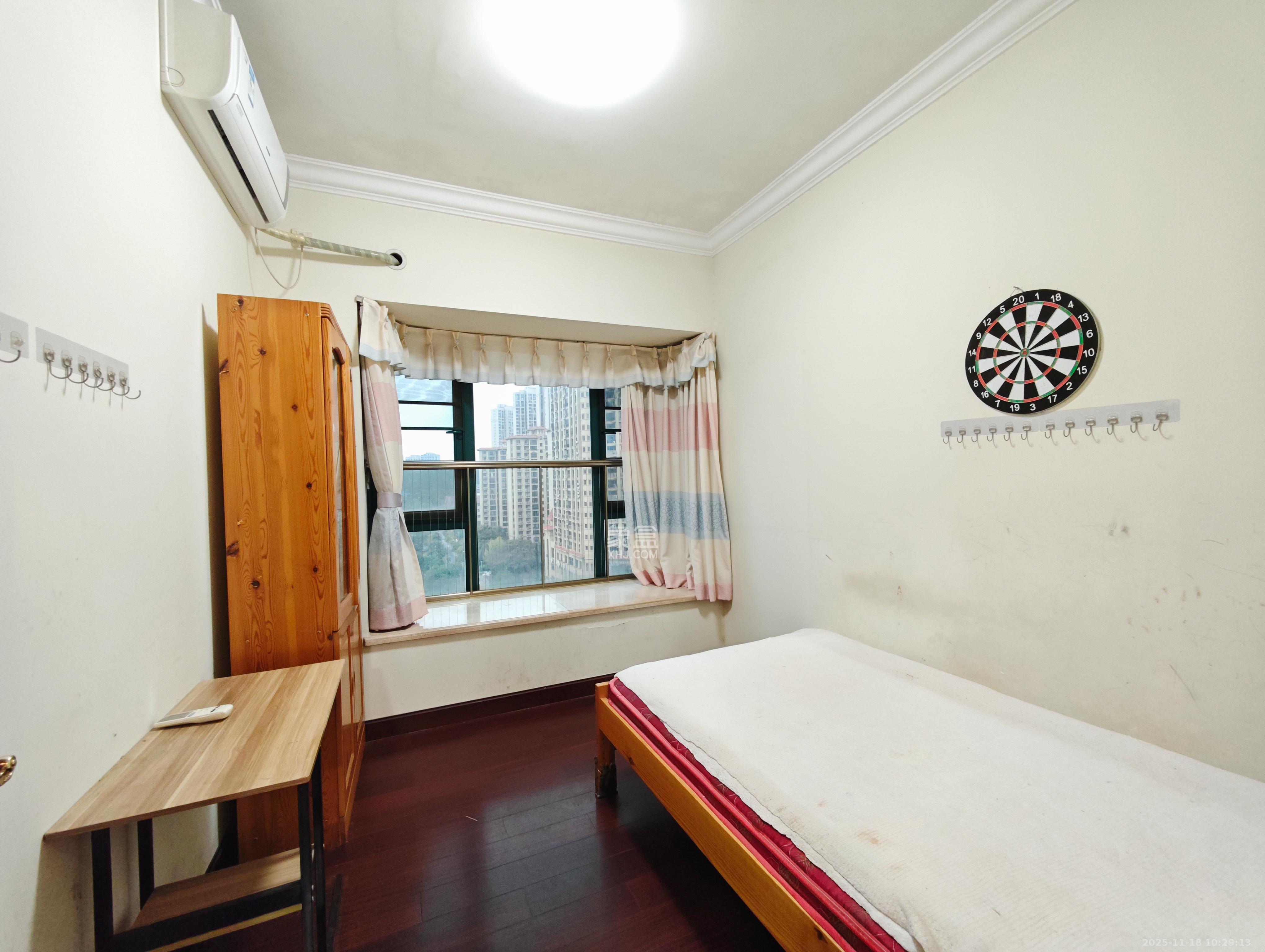 恒大城 3室2厅2卫 65.0万 恒大城 3室2厅2卫 65.0万卧室