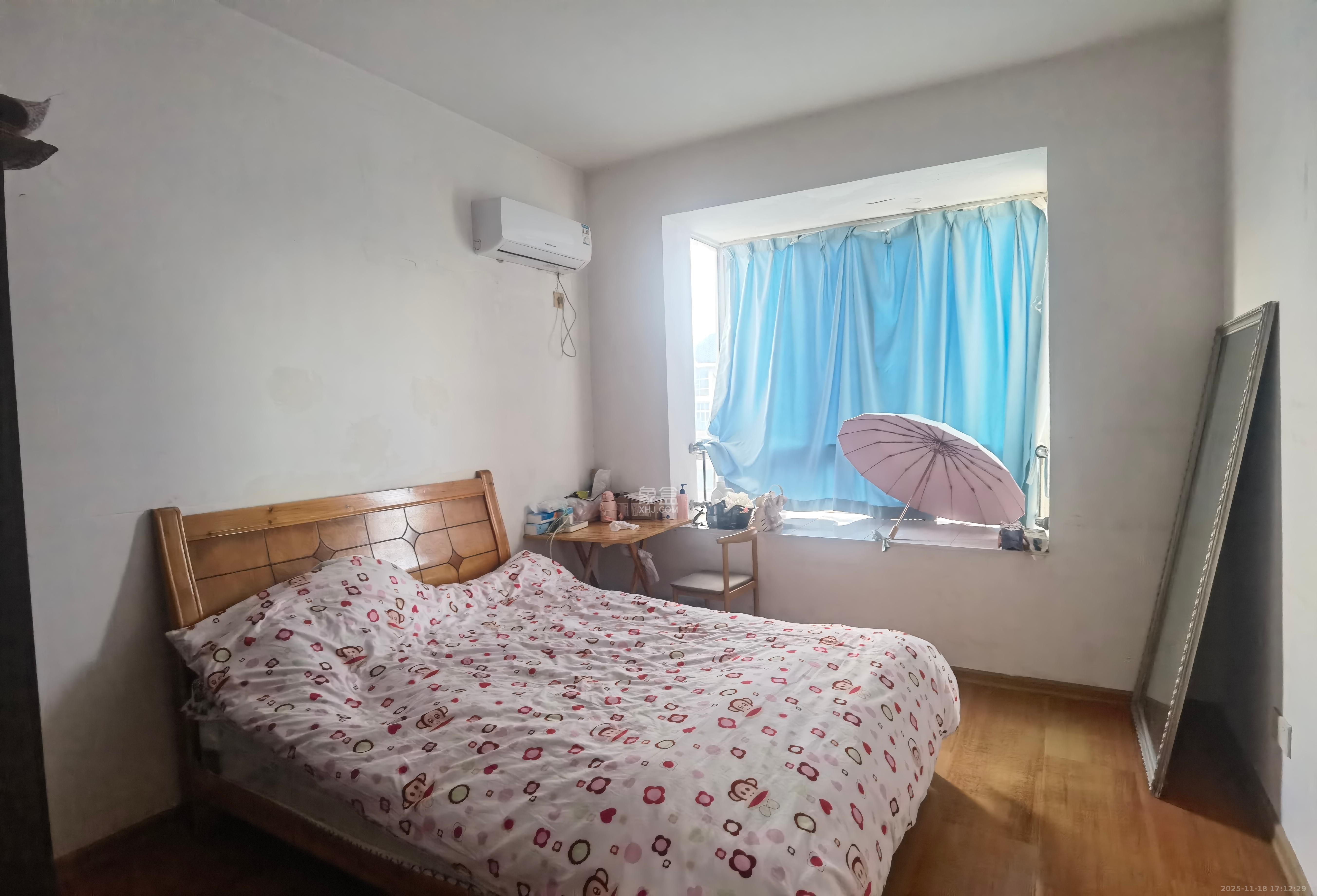 四季美景一、二期  3室2厅2卫    2000.0元/月室内图