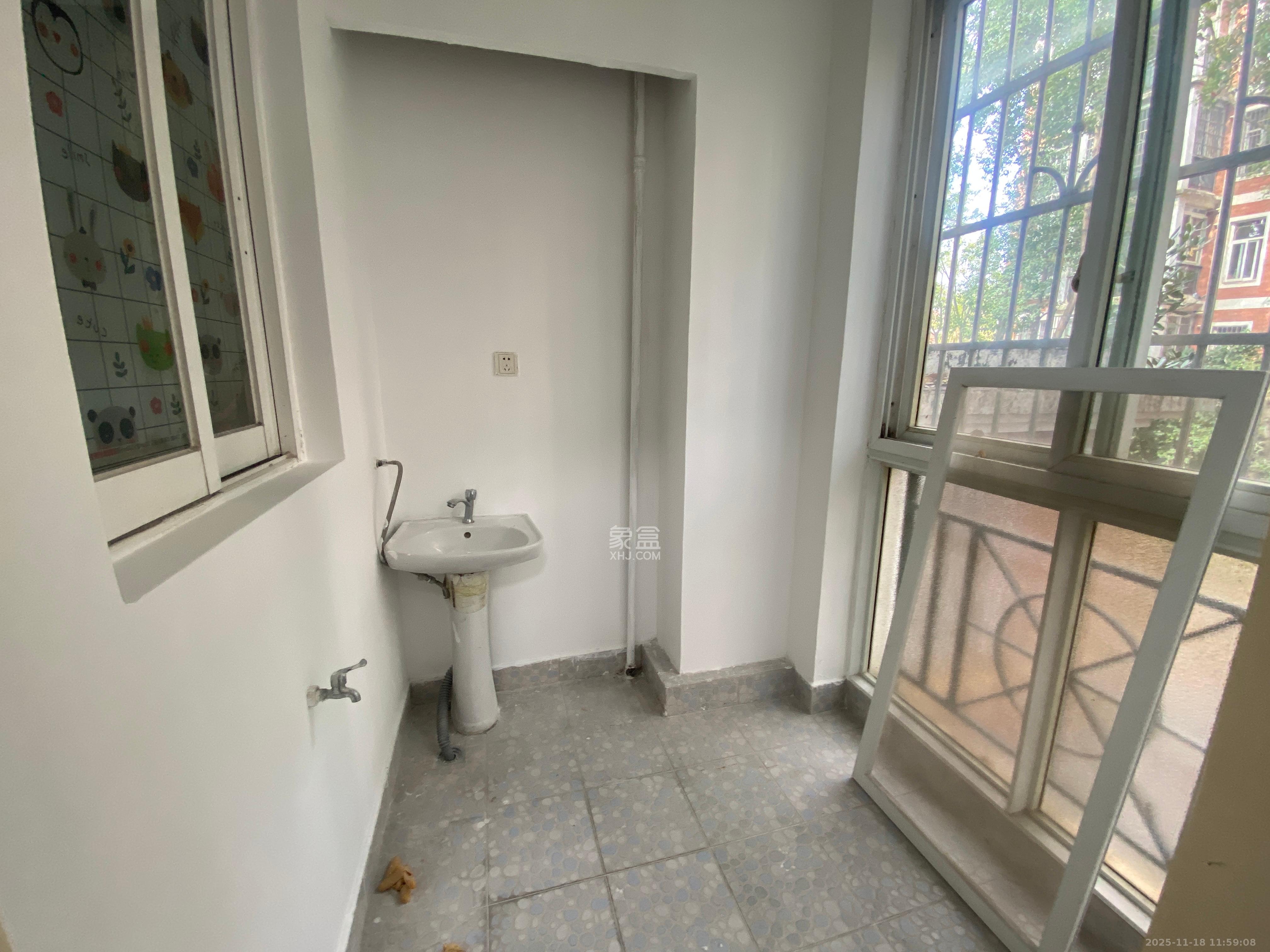 山水人家一二期  1室1厅1卫    800.0元/月室内图