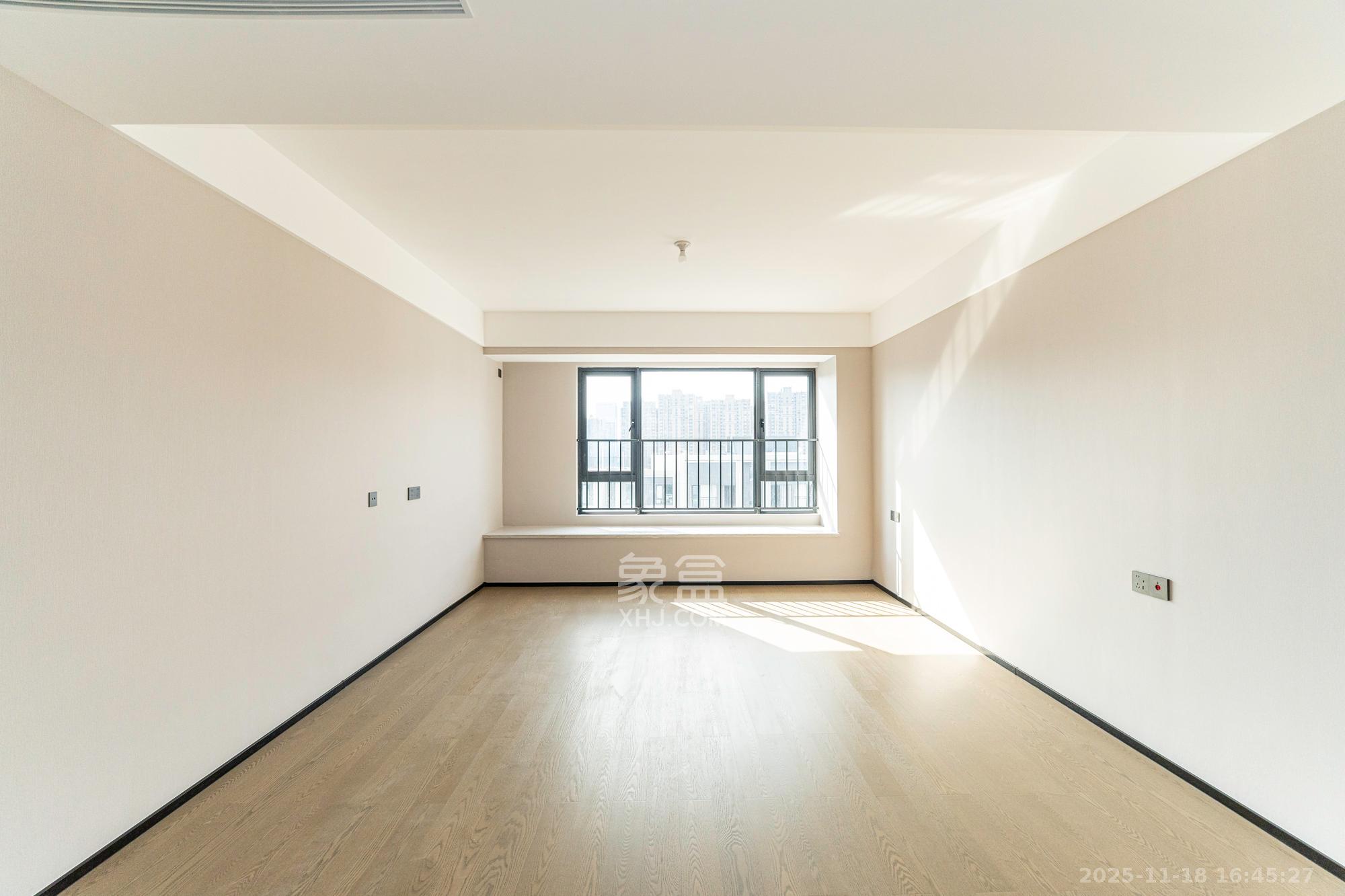 万科松湖天地 4室2厅3卫 268.8万 万科松湖天地 4室2厅3卫 268.8万卧室