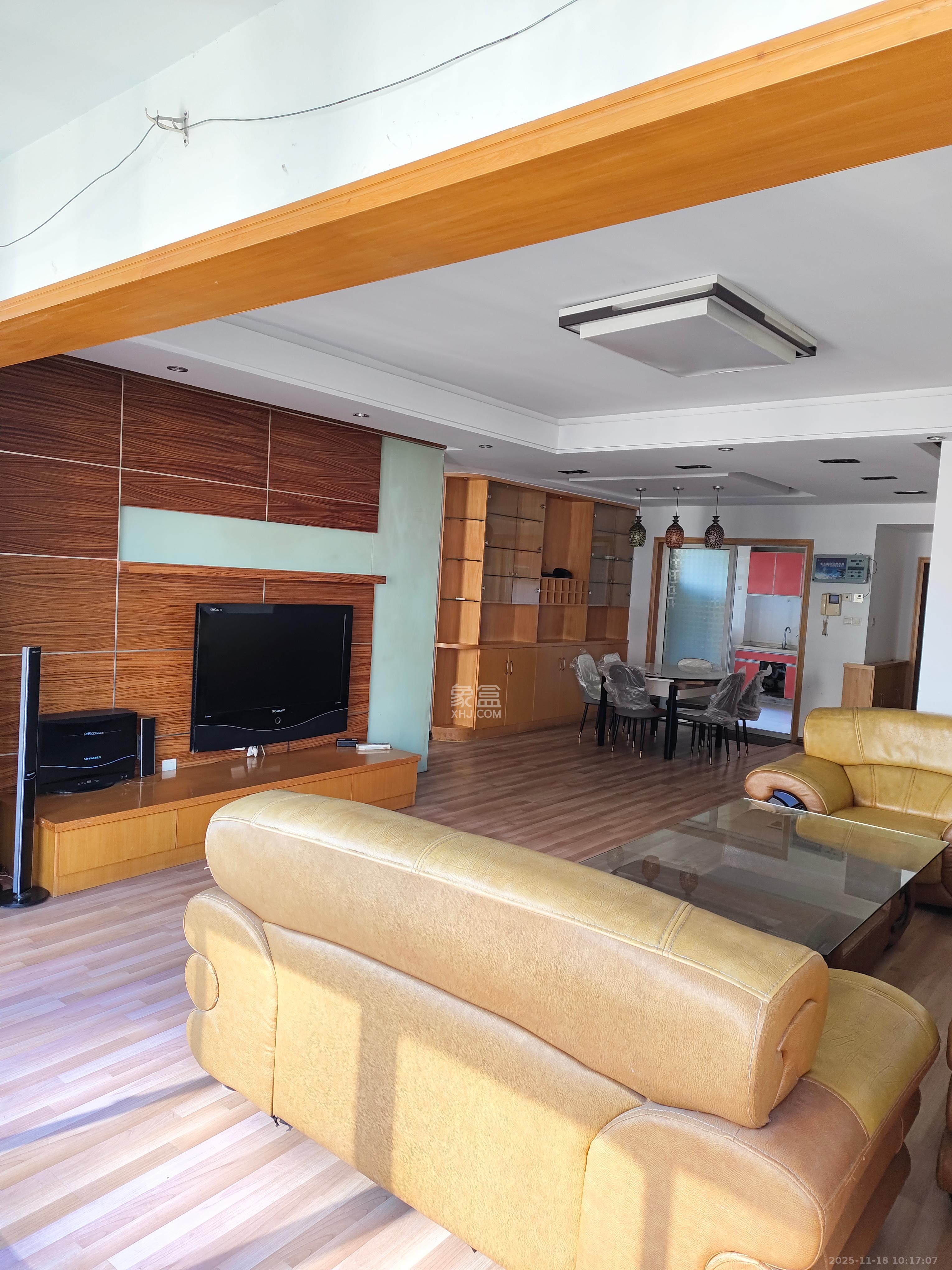 明城公寓  5室2厅2卫    3000.0元/月室内图