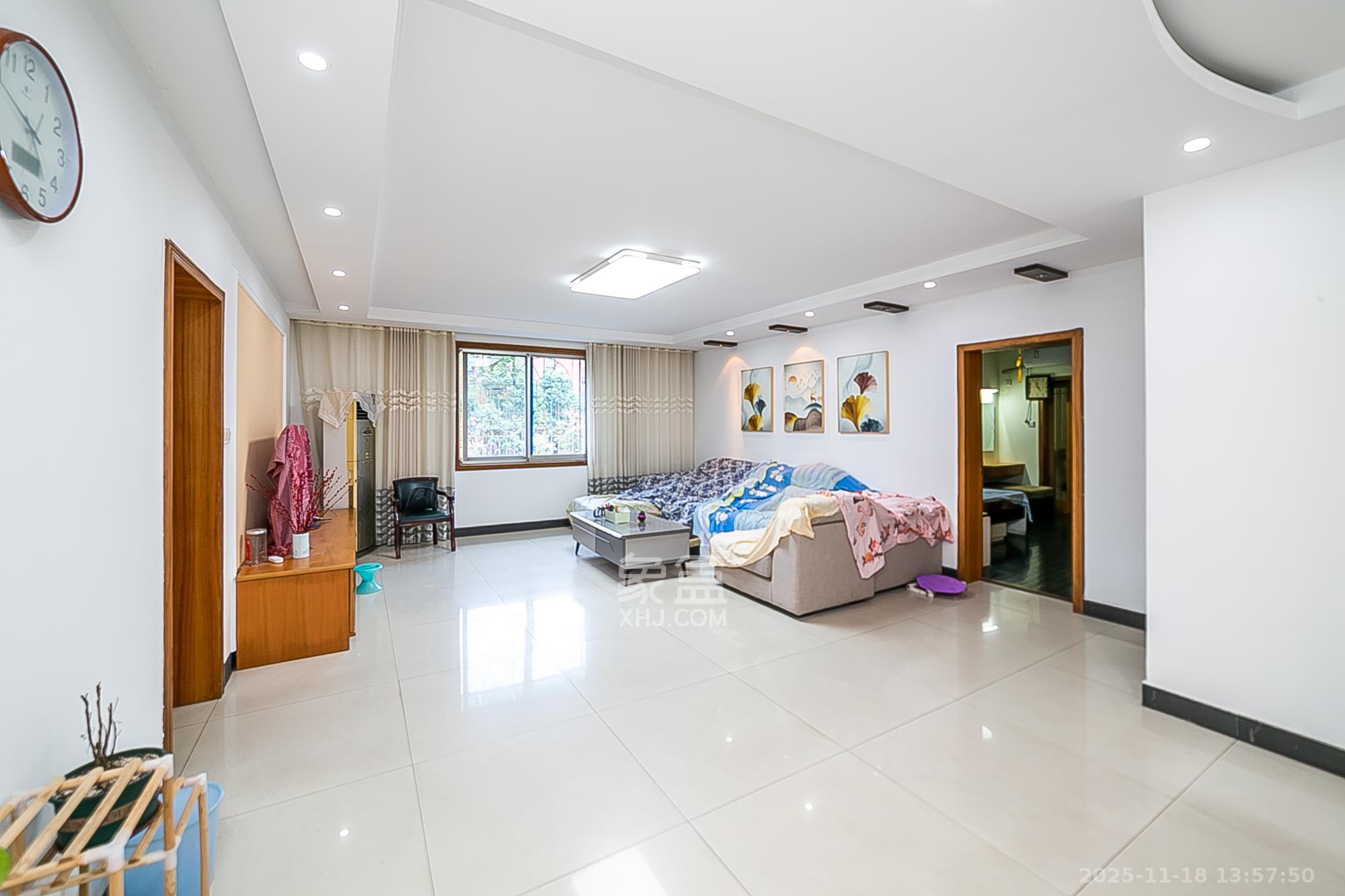 长征花园  3室2厅2卫    2200.0元/月室内图