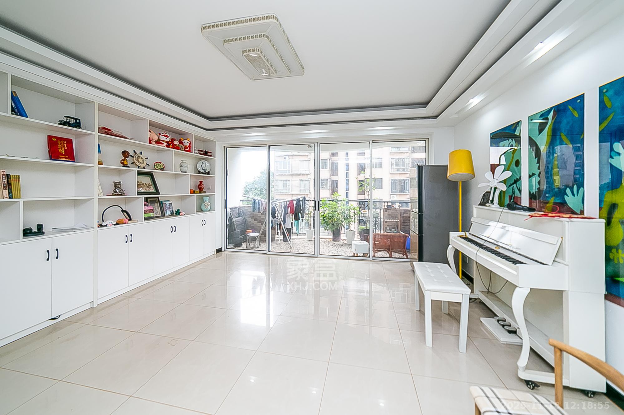 白沙花园 4室2厅2卫 118.0万 白沙花园 4室2厅2卫 118.0万客厅