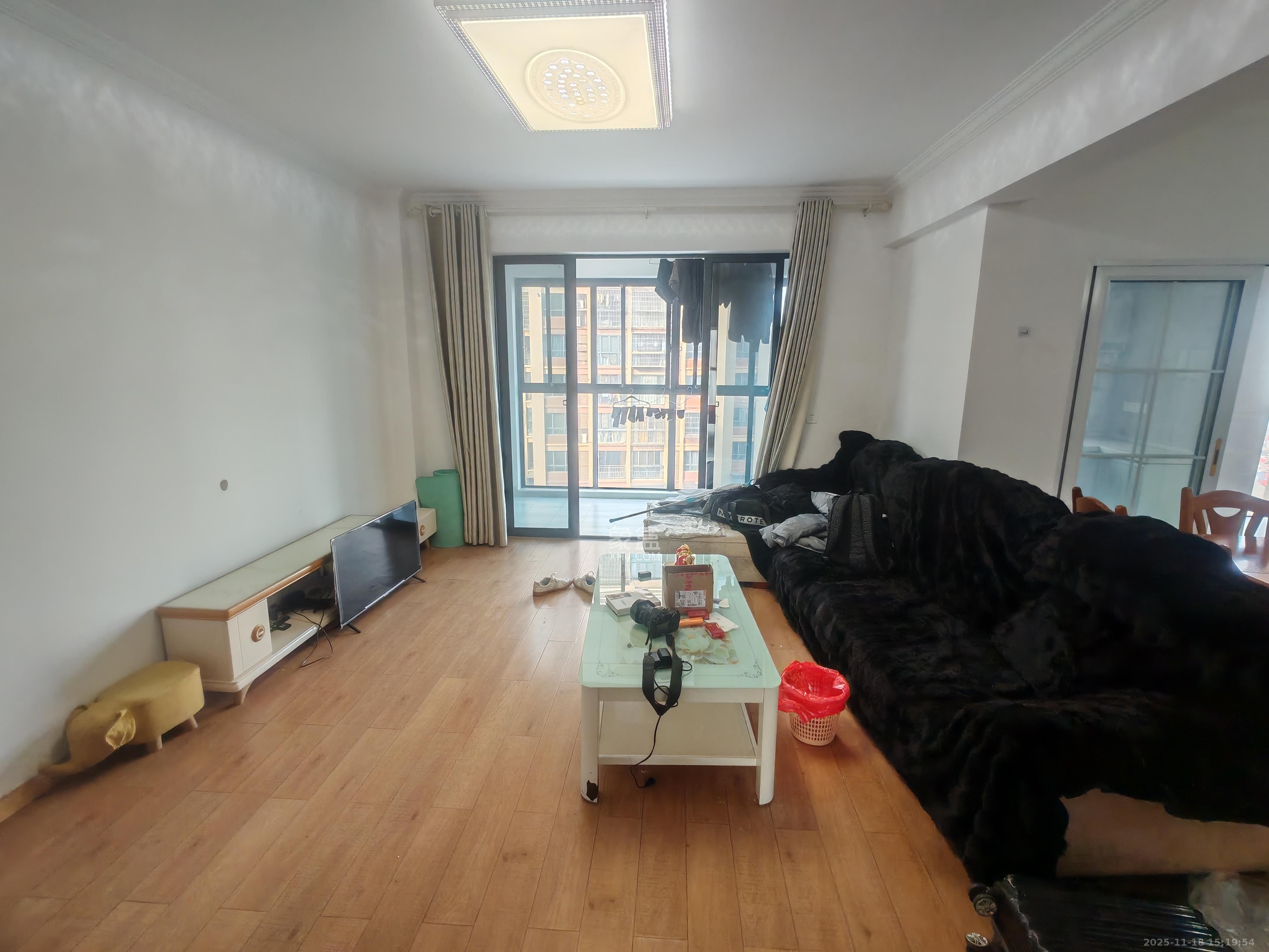 嘉福长安郡(融信澜悦、嘉福好美家园) 3室2厅2卫 2000.0元/月 嘉福长安郡(融信澜悦、嘉福好美家园) 3室2厅2卫 2000.0元/月室内图