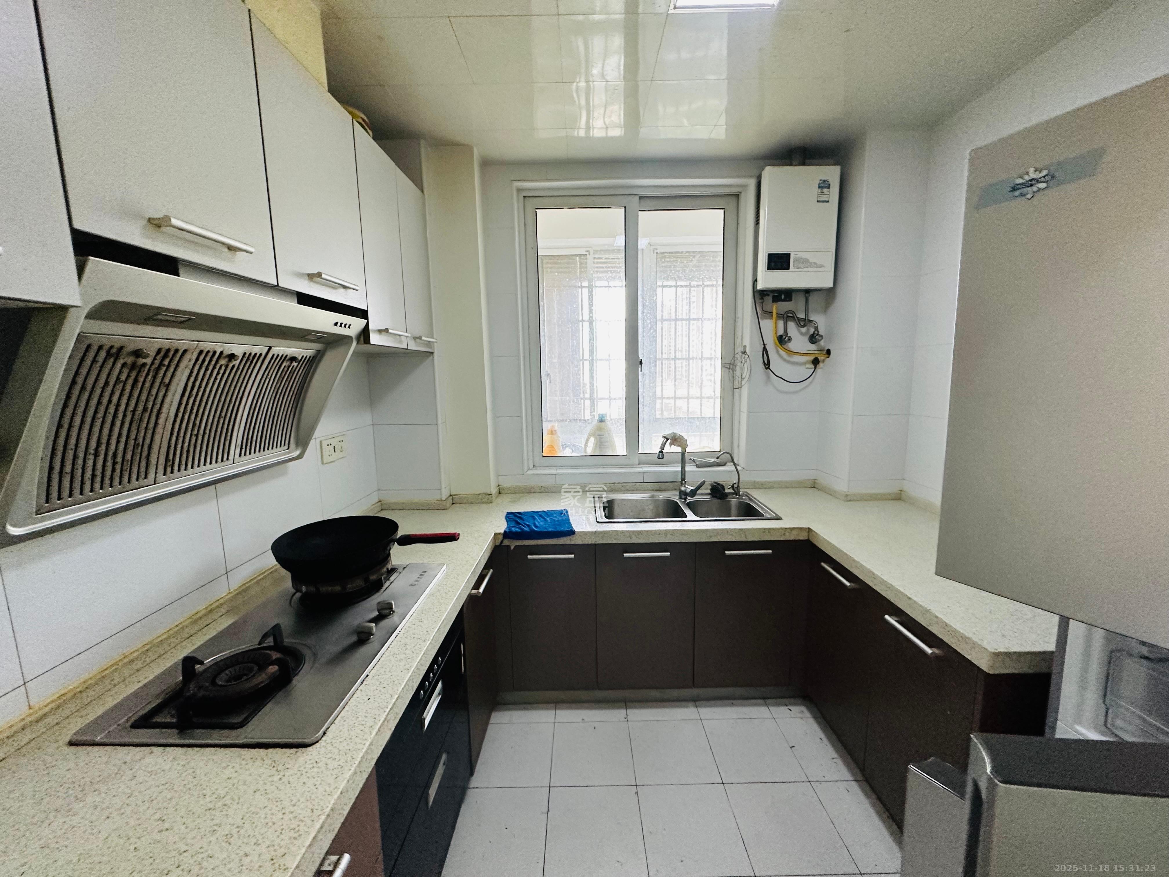 上河国际C区  3室2厅2卫    3100.0元/月室内图